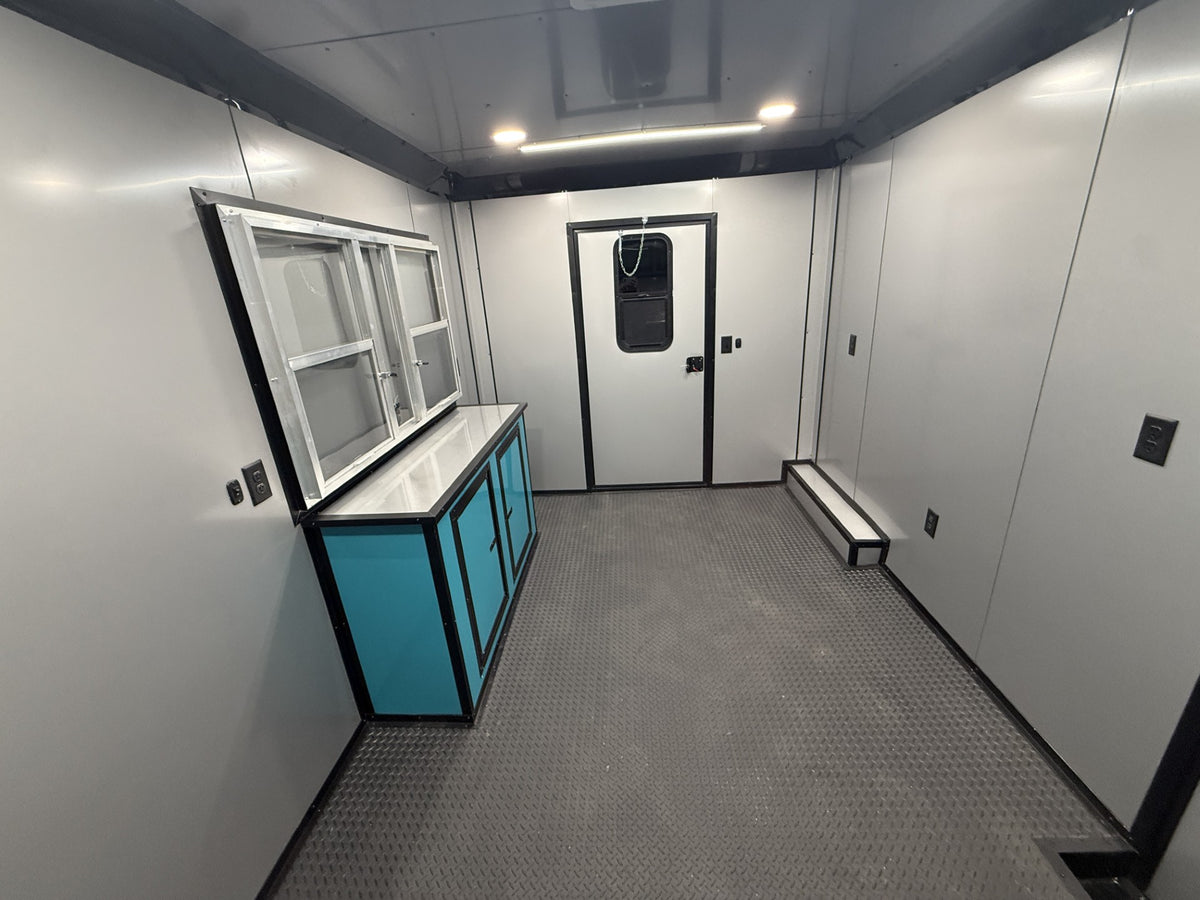 Remolque para barbacoa de 8.5x22 con puertas de ala de gaviota en venta | $28,500