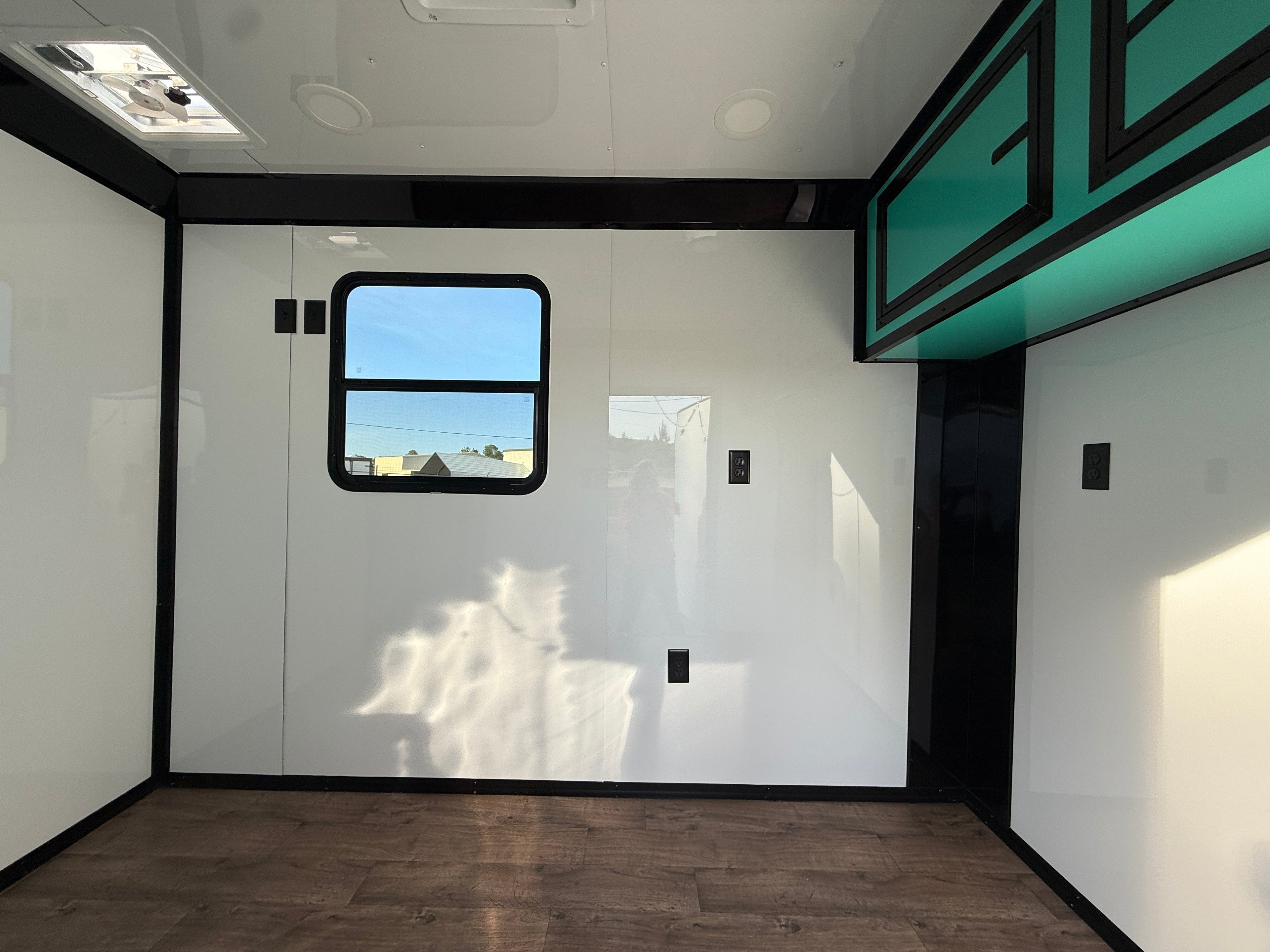 6X12TA Turquoise Grooming Trailer