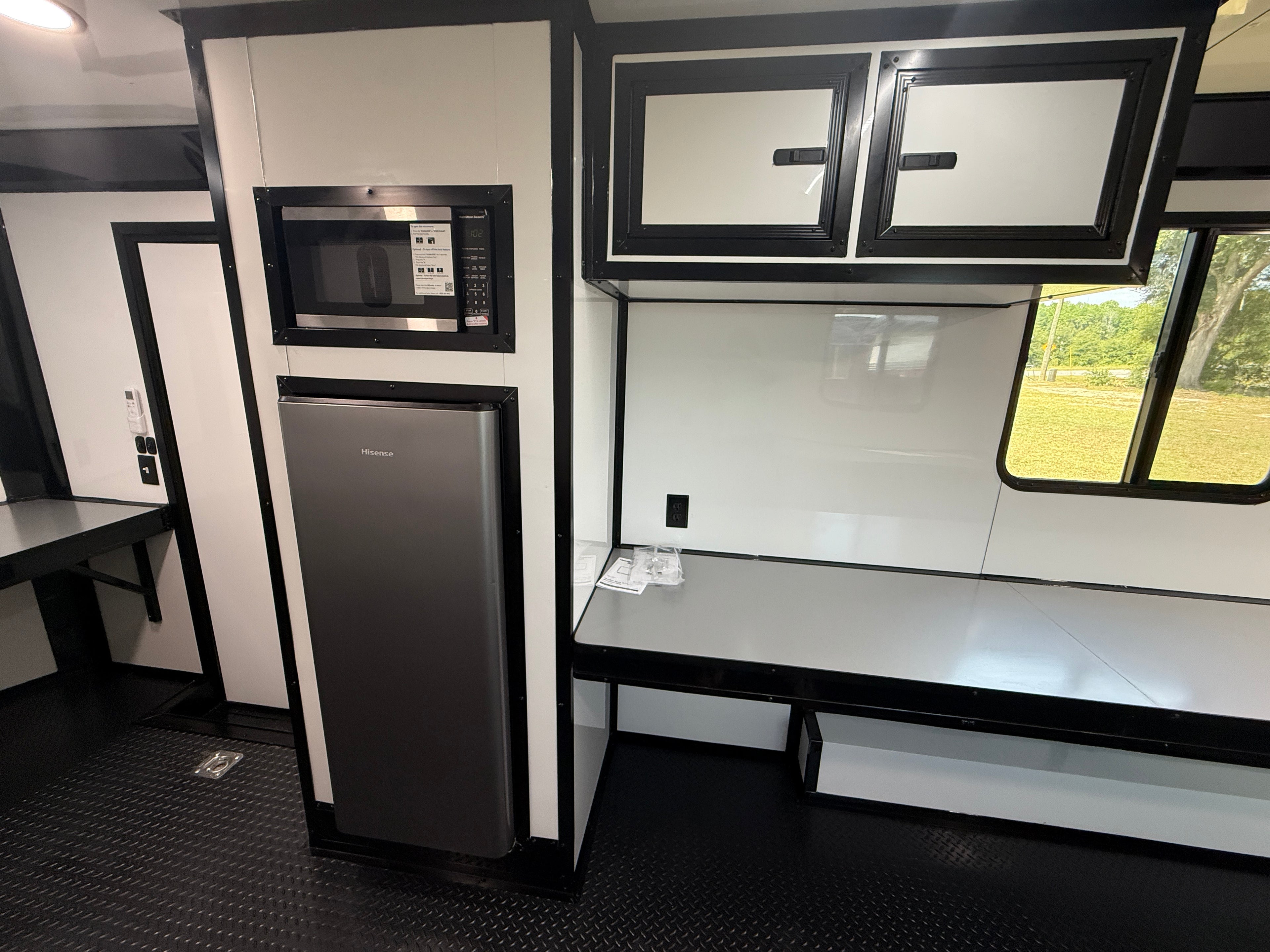 8.5X22TA White Office Trailer