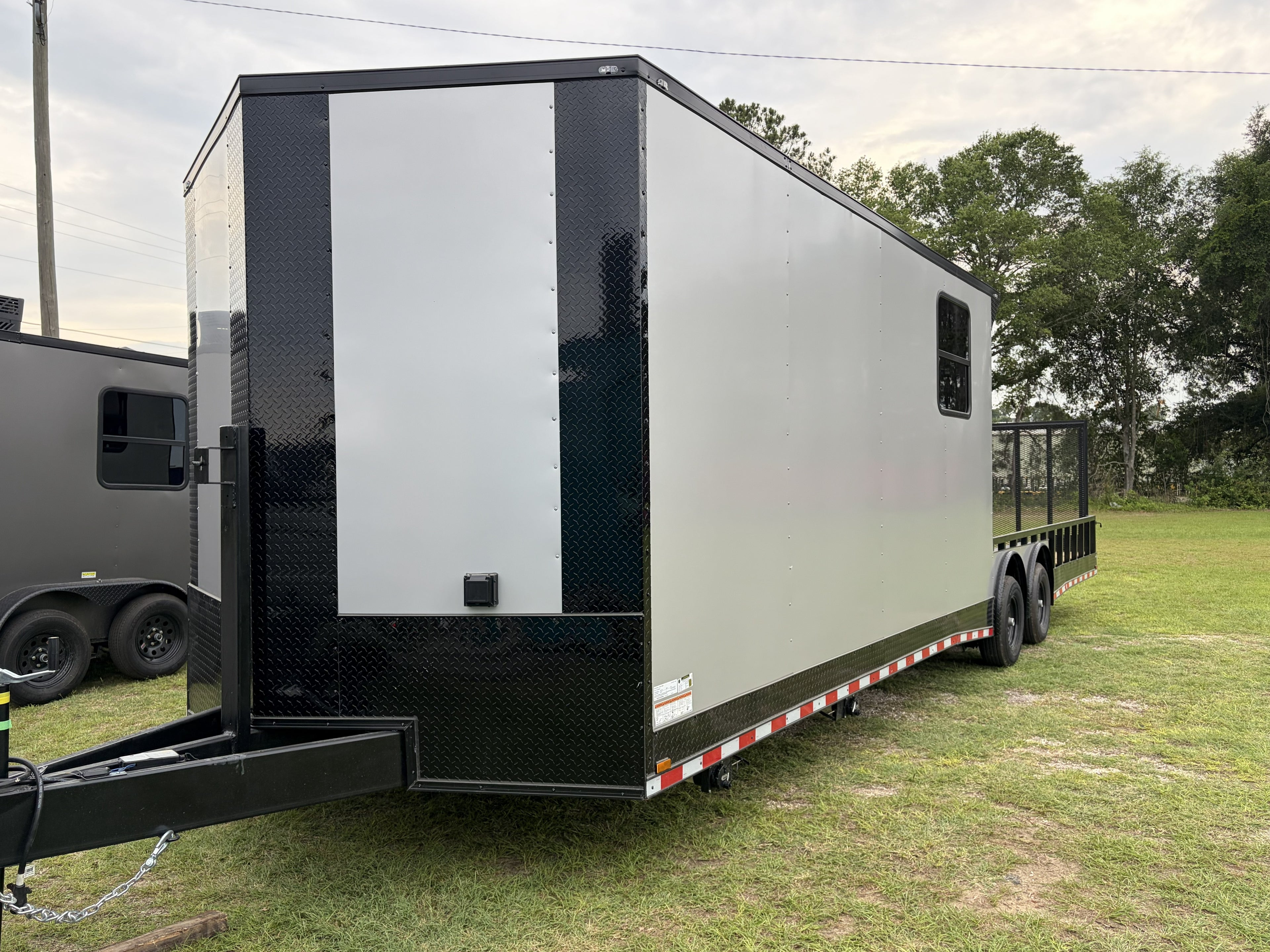 8.5X32TA Silver Hybrid Trailer