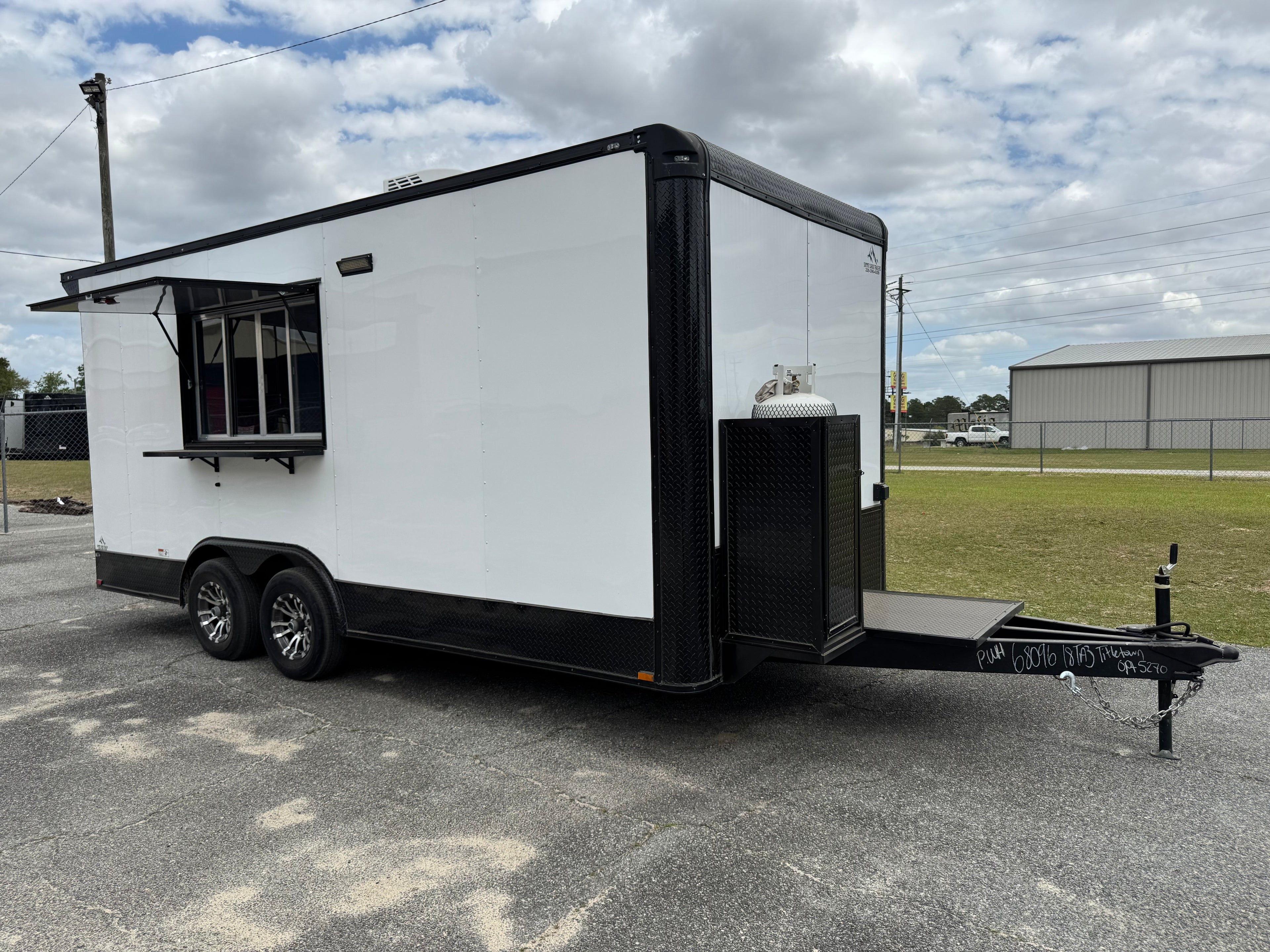 8.5X18TA3 White Concession Trailer