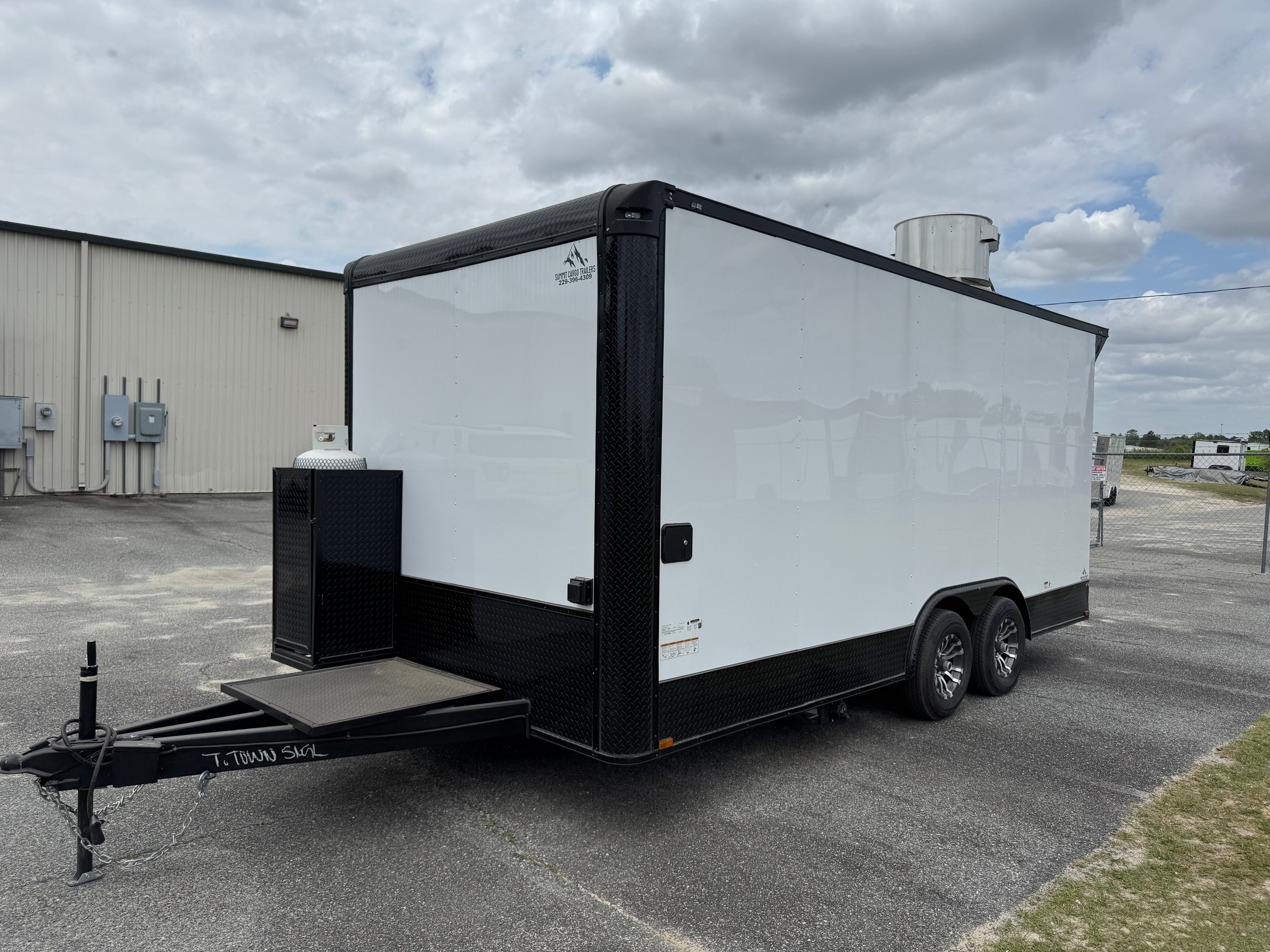 8.5X18TA3 White Concession Trailer