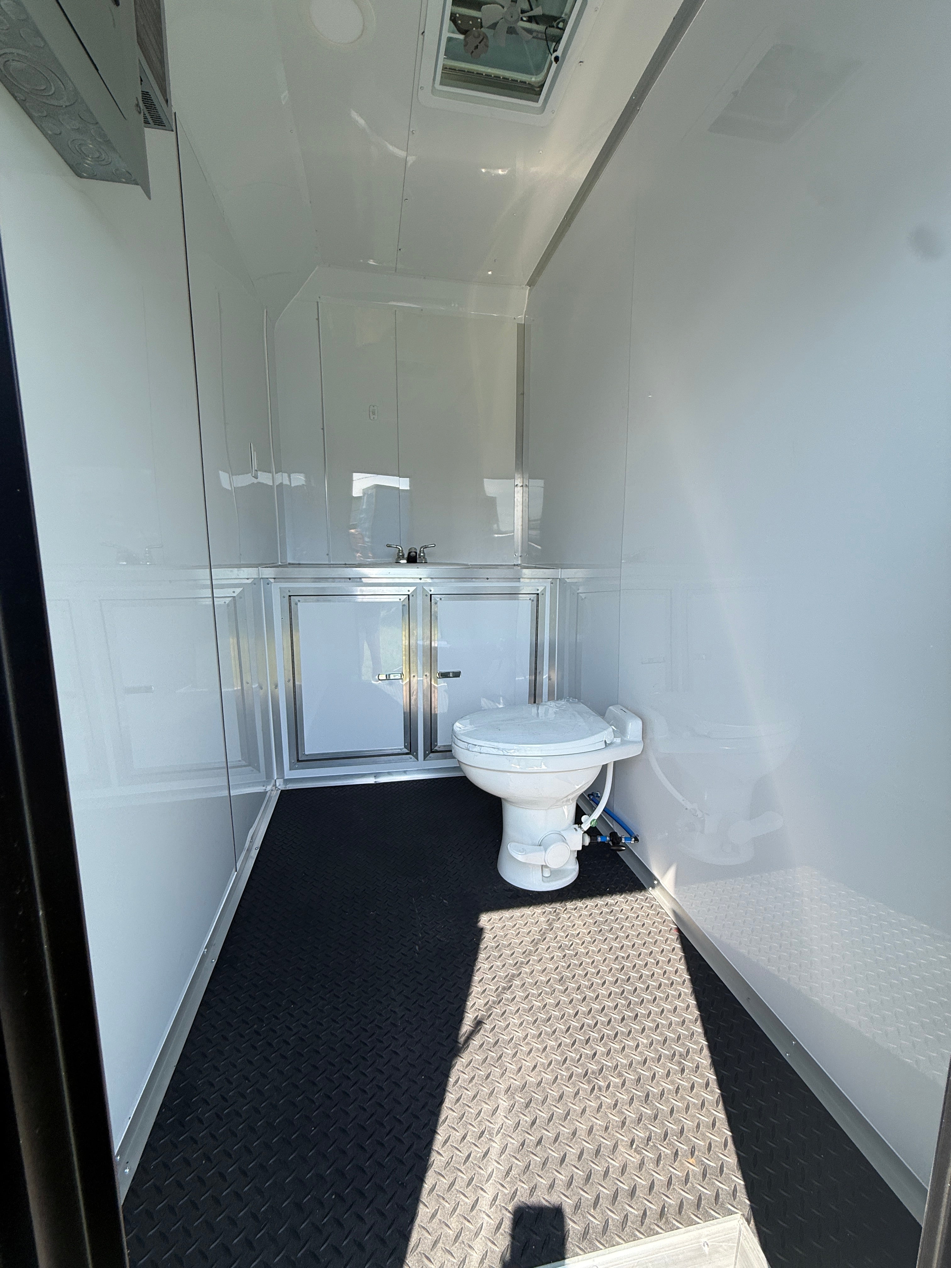 8.5X32TA White Concession Gullwing Porch Trailer | Half Bathroom