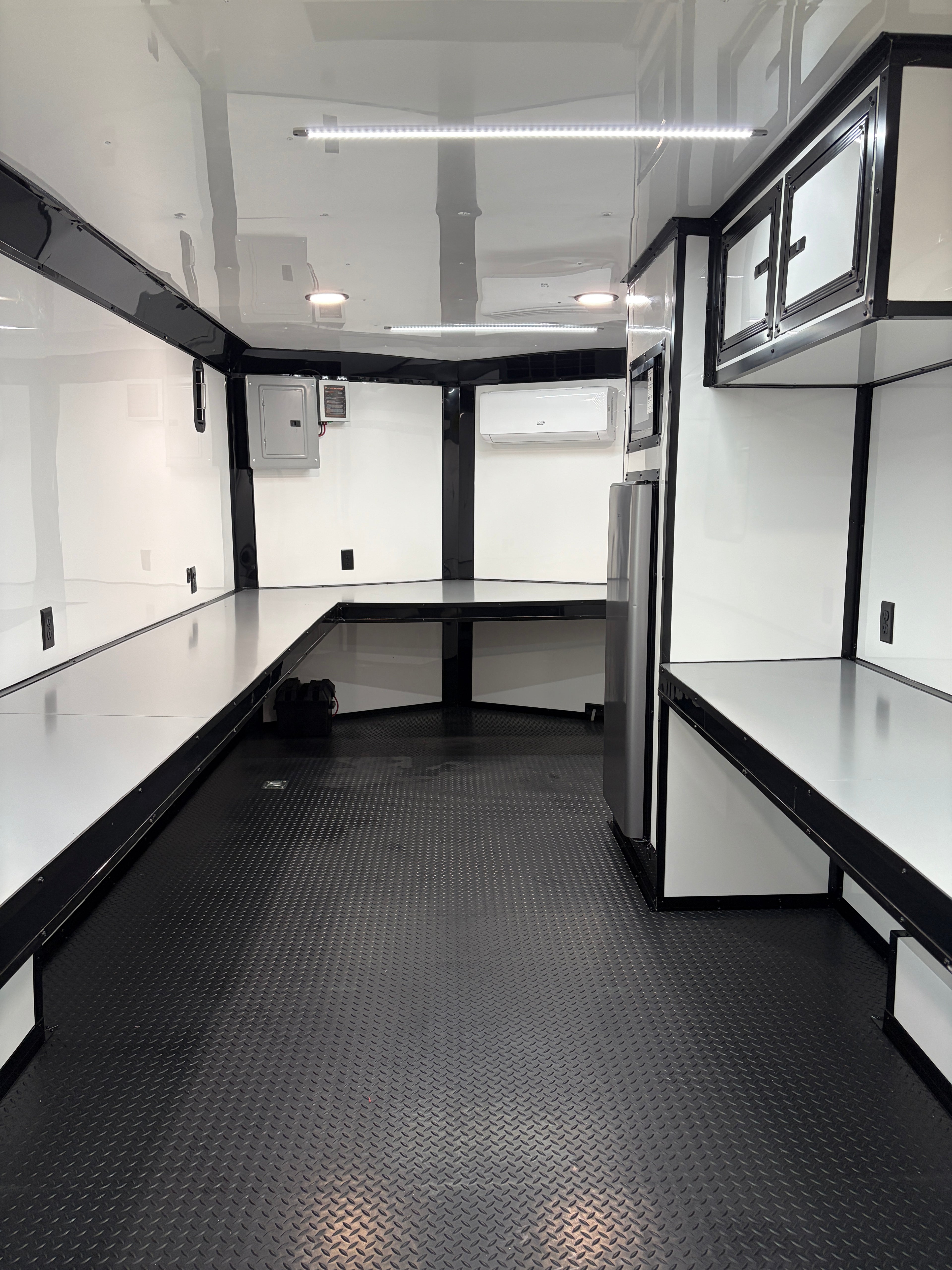 8.5X22TA White Office Trailer