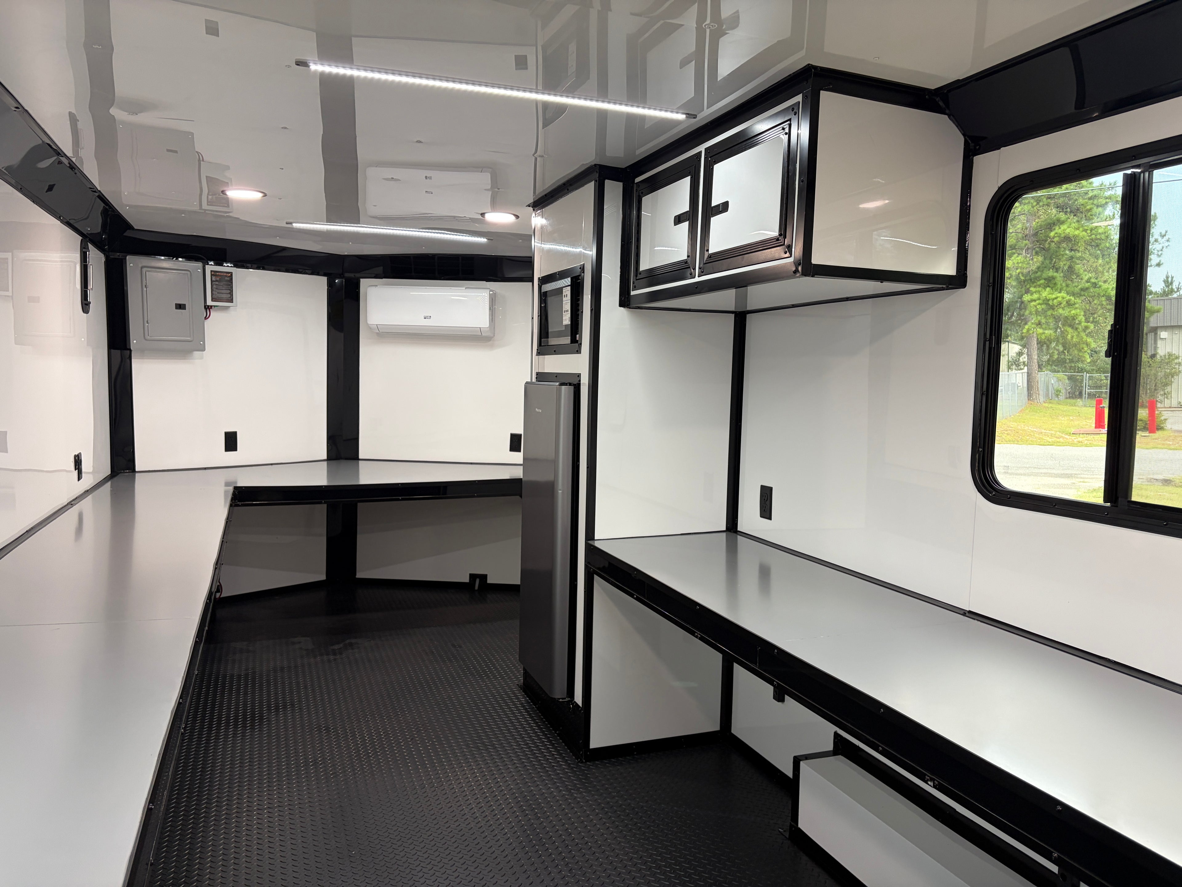 8.5X22TA White Office Trailer