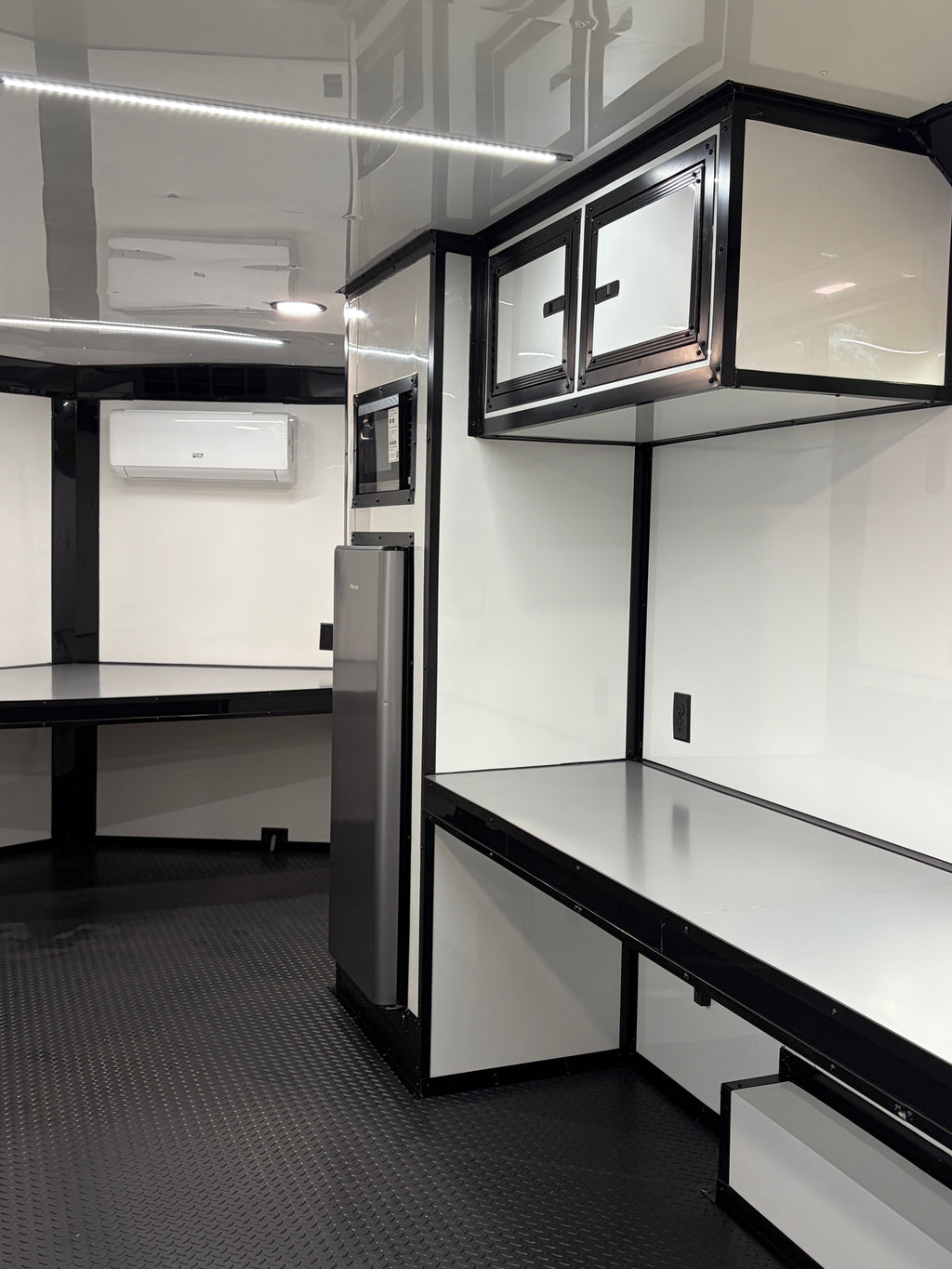 8.5X22TA White Office Trailer