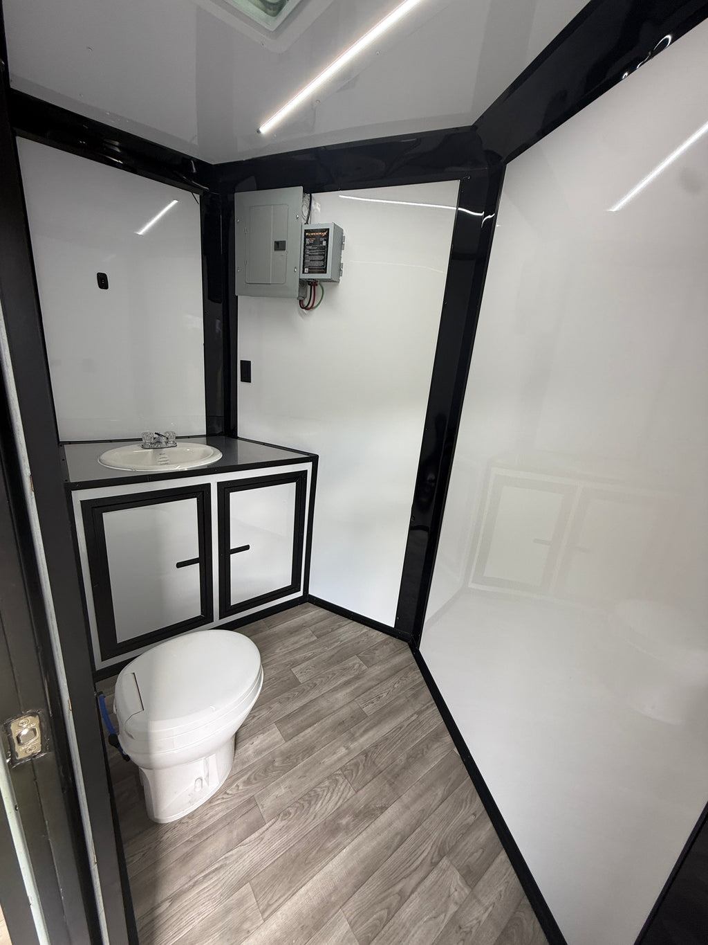 8.5X18 White Office Trailer