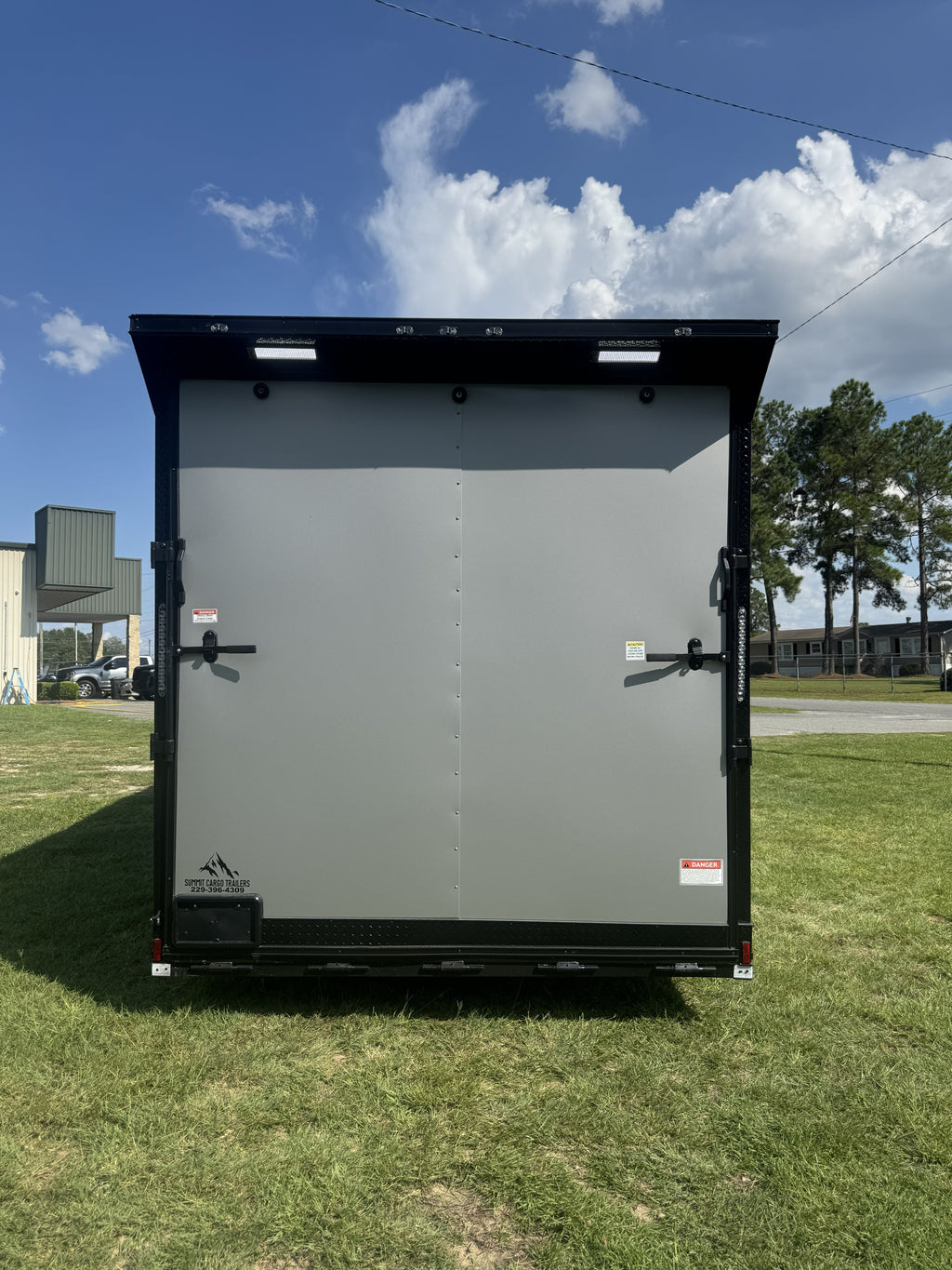 8.5X42TA Silver Race Ready Gooseneck Trailer | Living Quarters