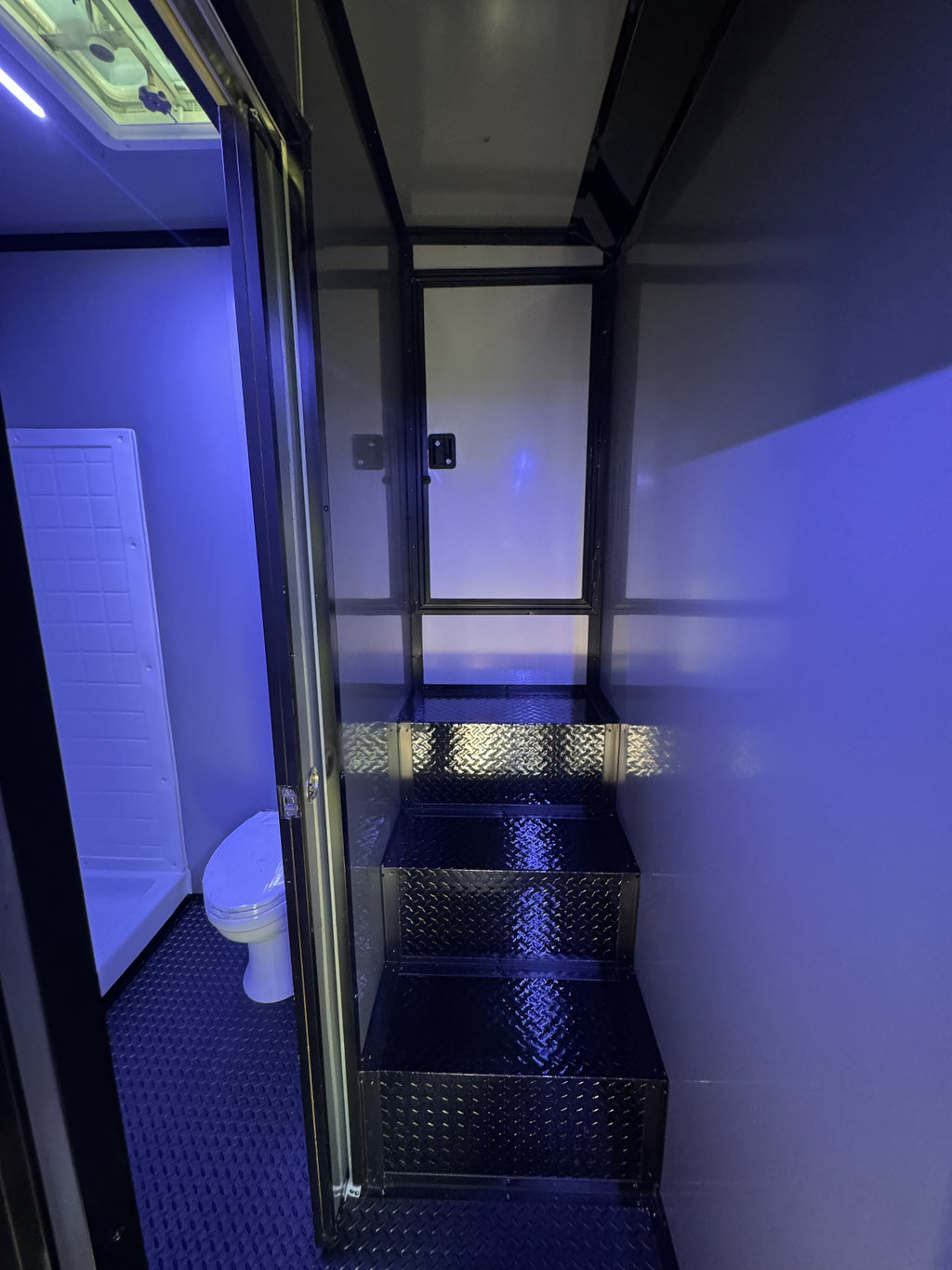 8.5X42TA Silver Race Ready Gooseneck Trailer | Living Quarters