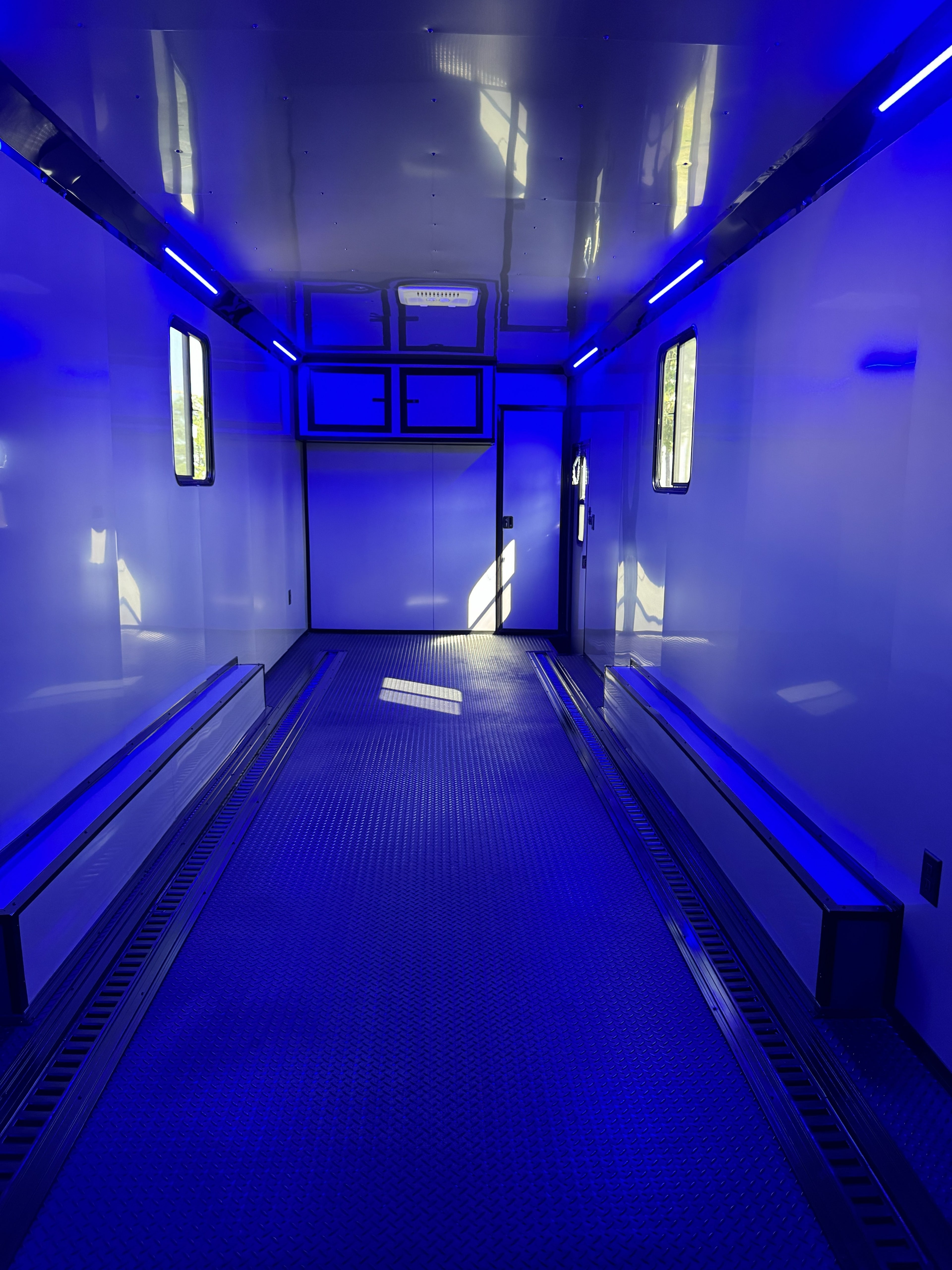 8.5X42TA Silver Race Ready Gooseneck Trailer | Living Quarters