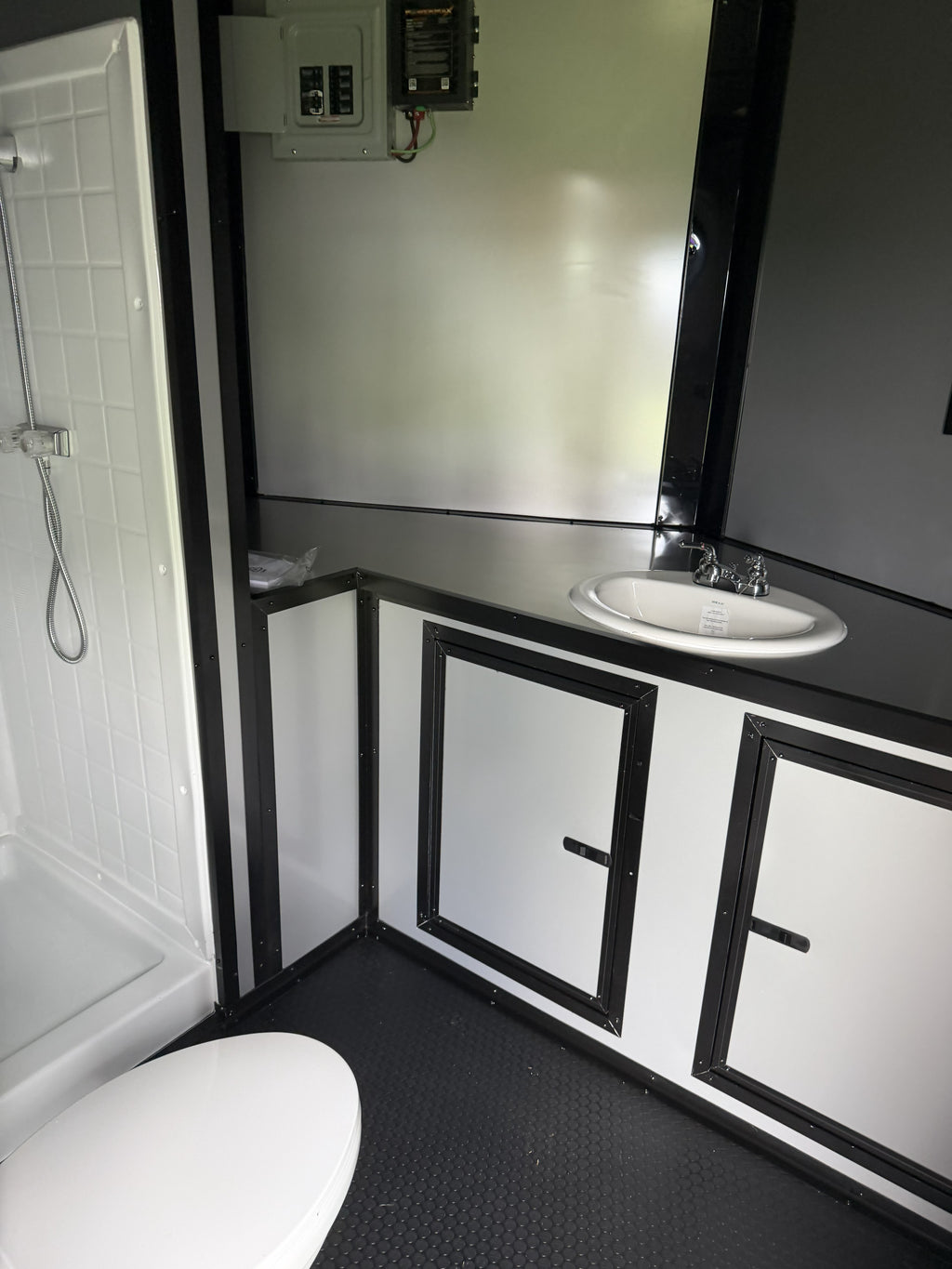8.5X32TA Charcoal Hybrid Trailer | Living Quarters
