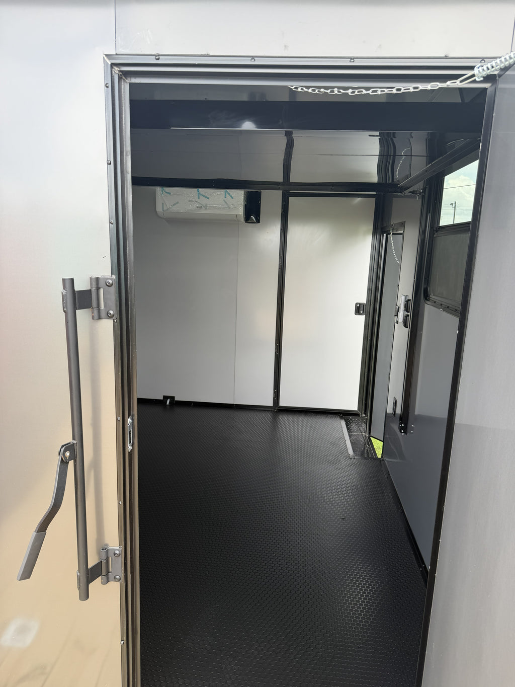 8.5X32TA Charcoal Hybrid Trailer | Living Quarters