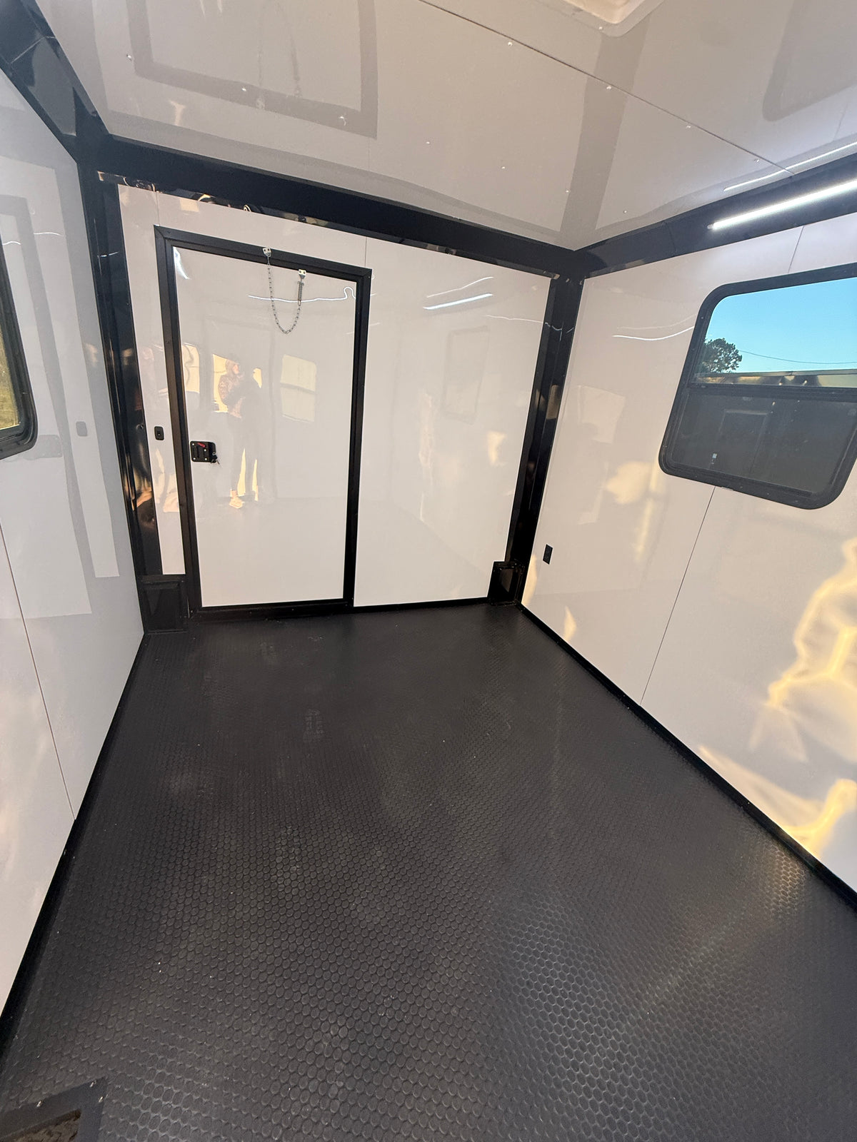 8.5X32 Black Hybrid Trailer | Full Bathroom