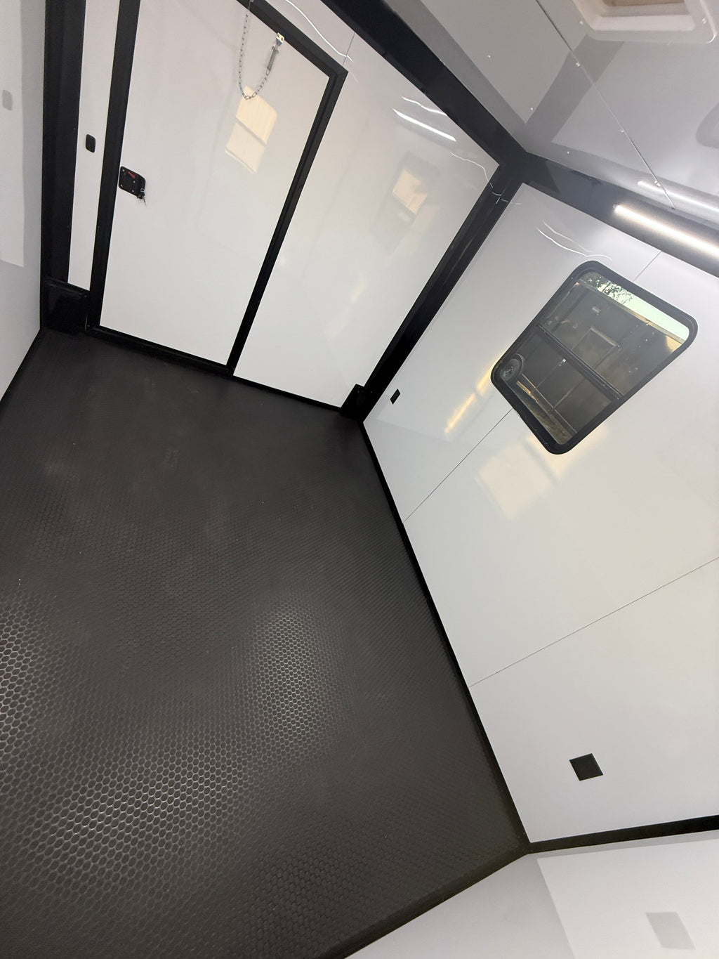 8.5X32 Black Hybrid Trailer | Full Bathroom