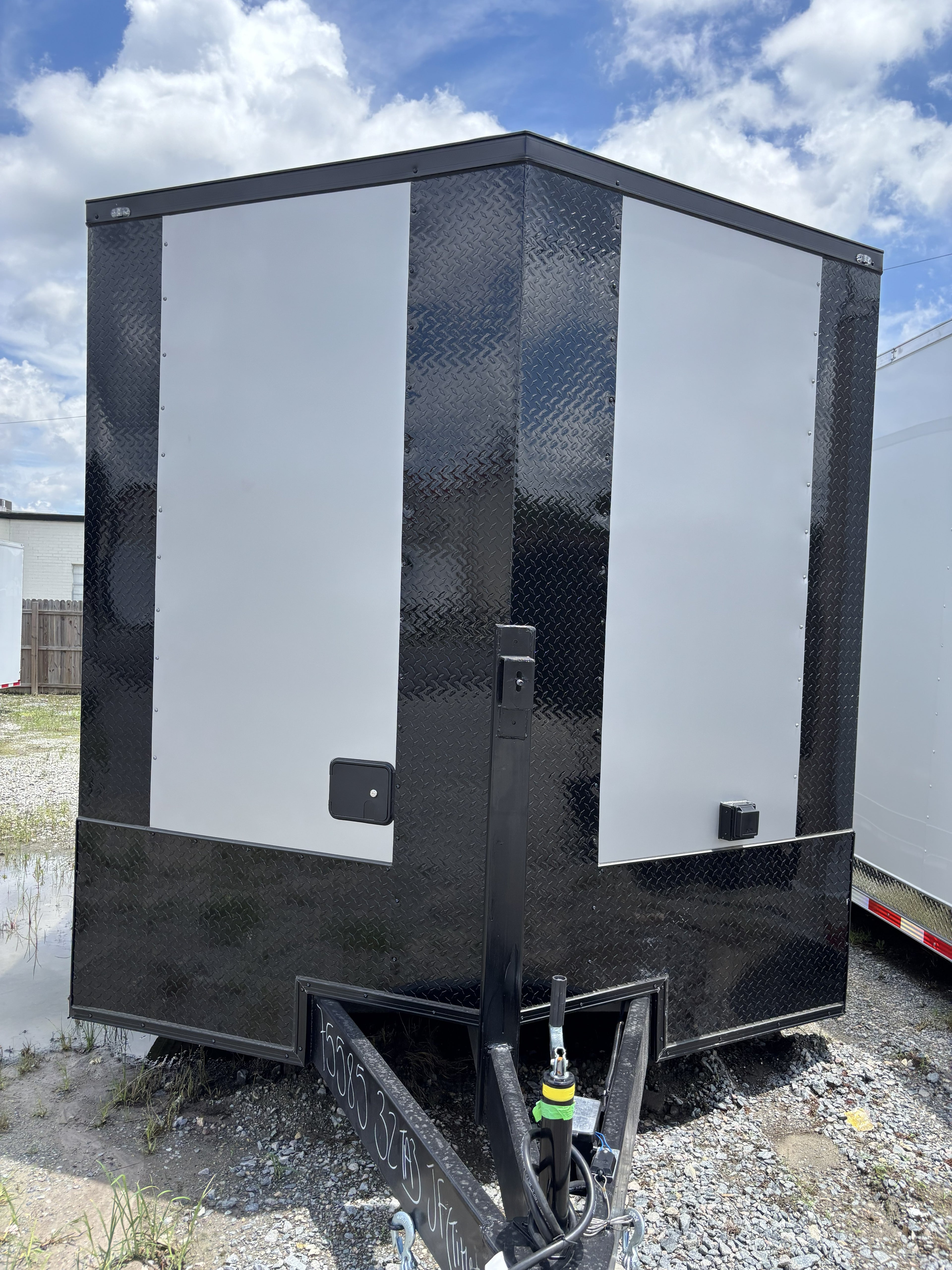 8.5X32TA Silver Hybrid Trailer