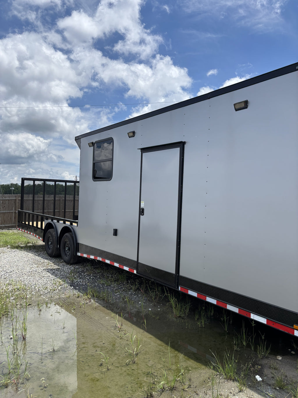 8.5X32TA Silver Hybrid Trailer