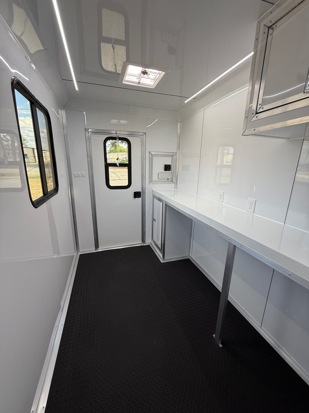 6X10TA White Splicing Trailer