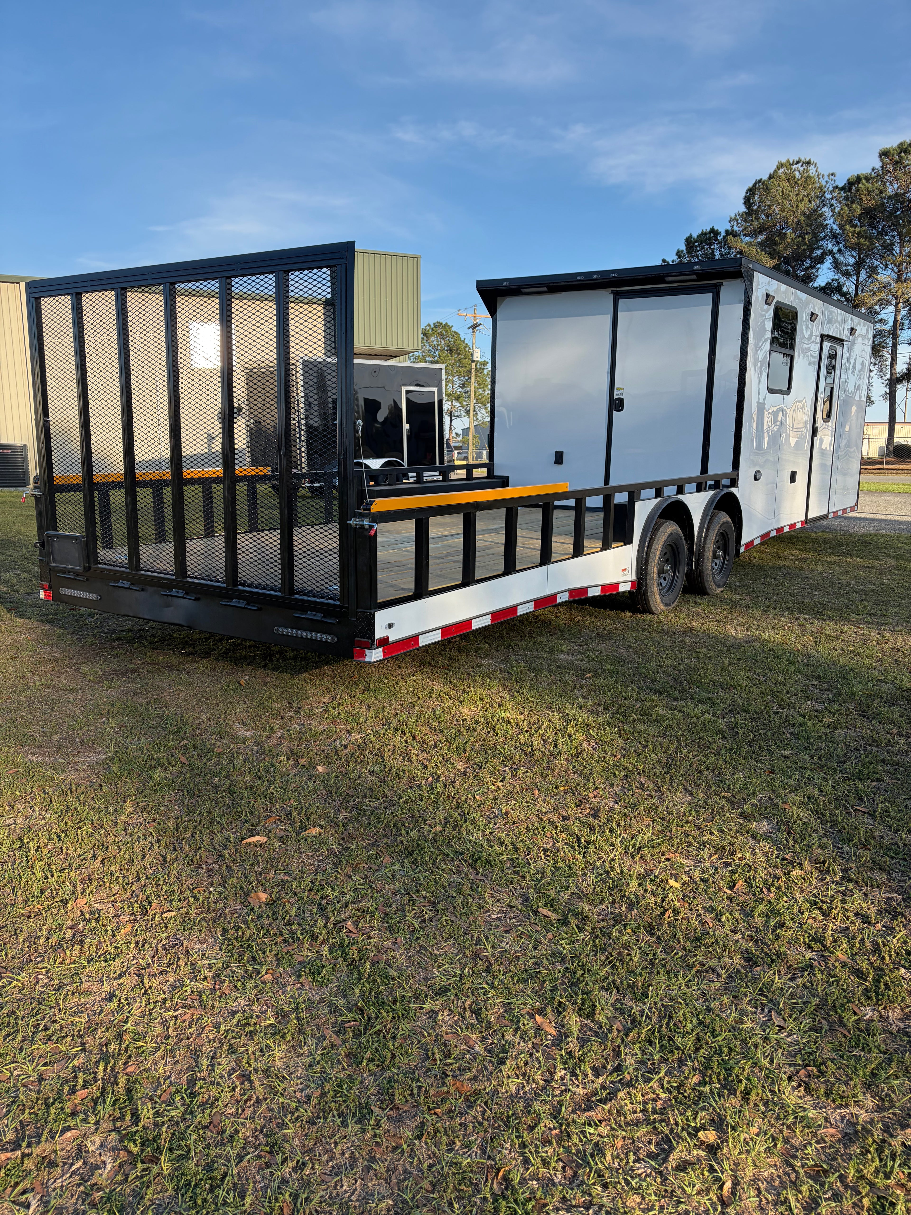 8.5X32TA White Hybrid Trailer