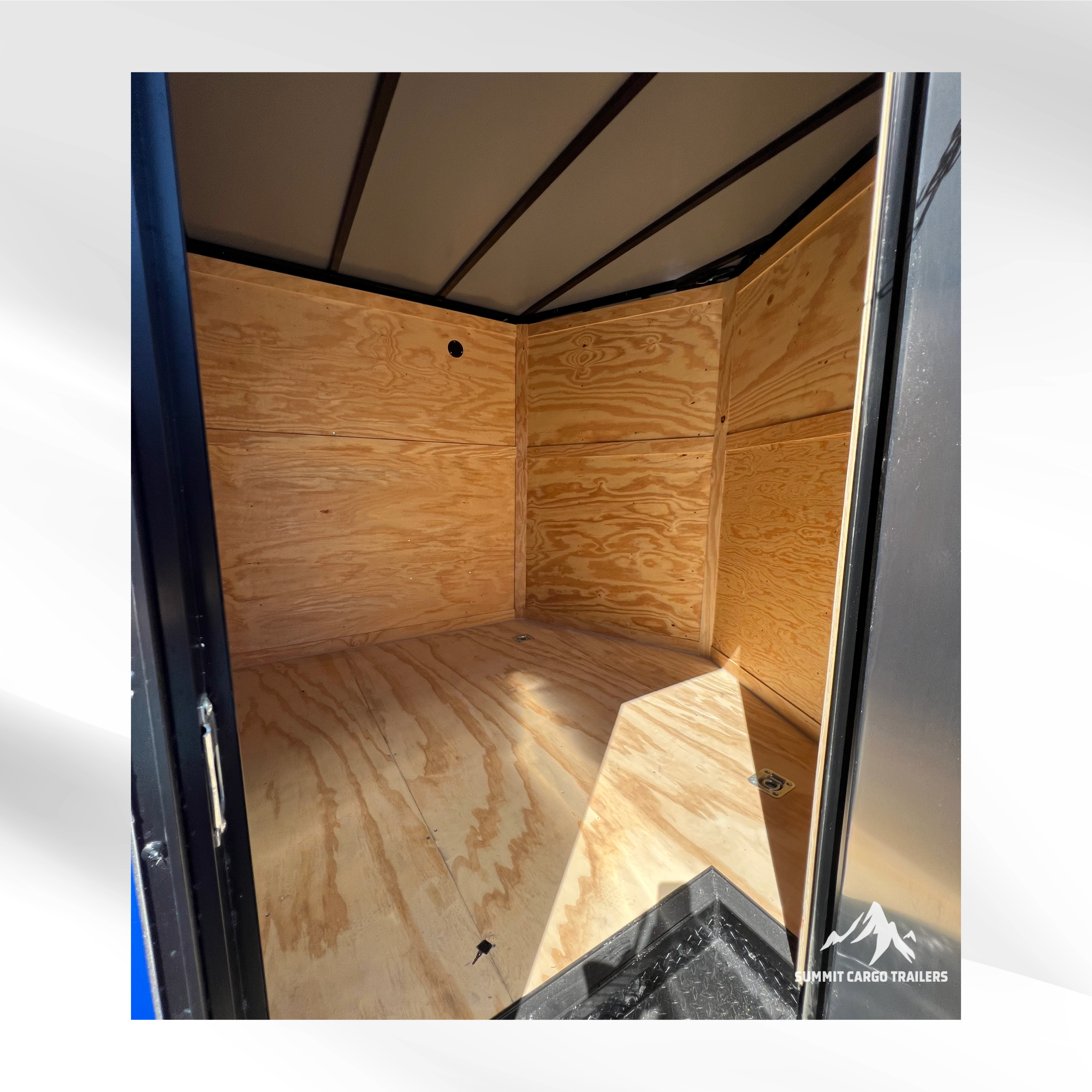 8.5X26TA3 Blue Car Hauler Trailer