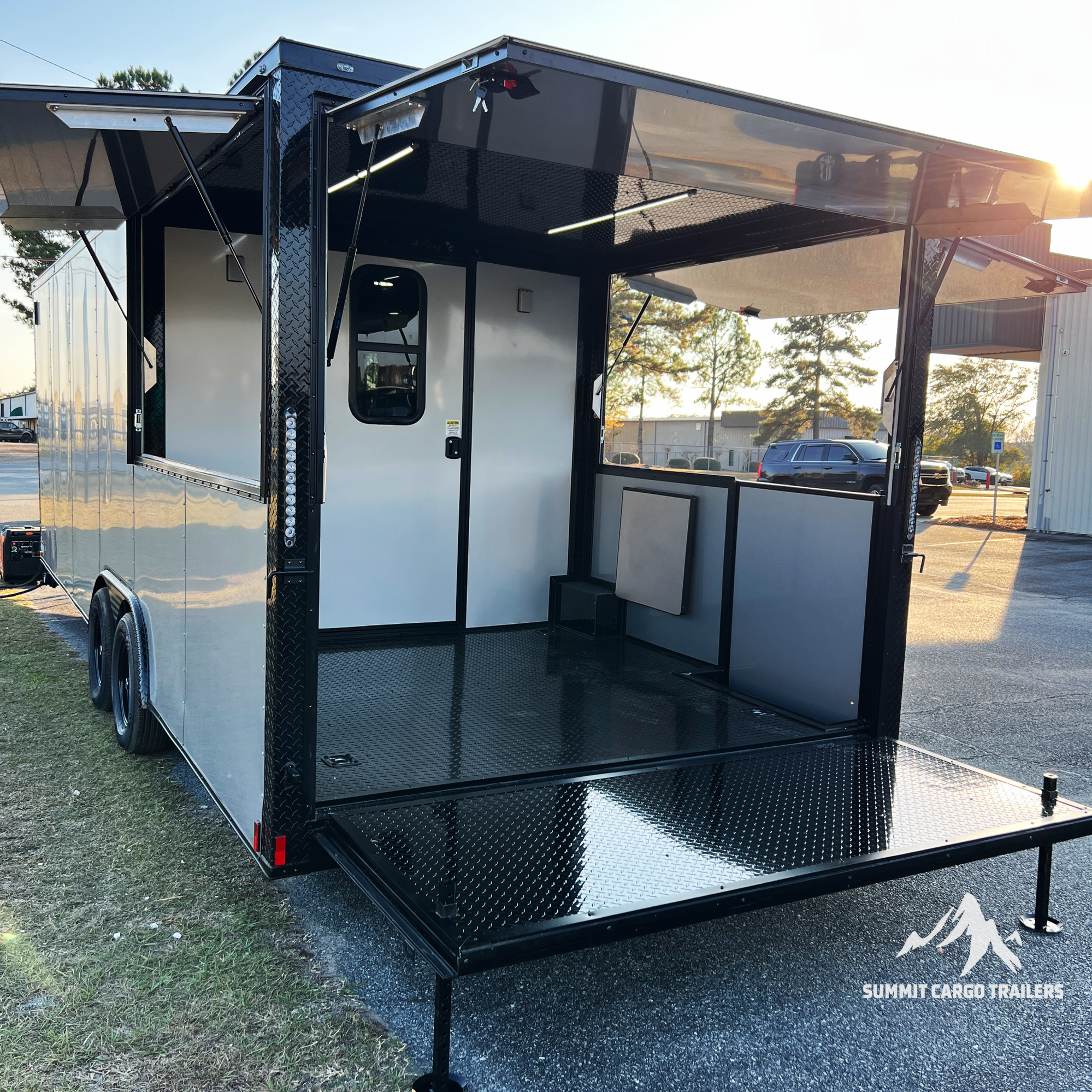 8.5X24TA Silver Porch Gullwing Trailer