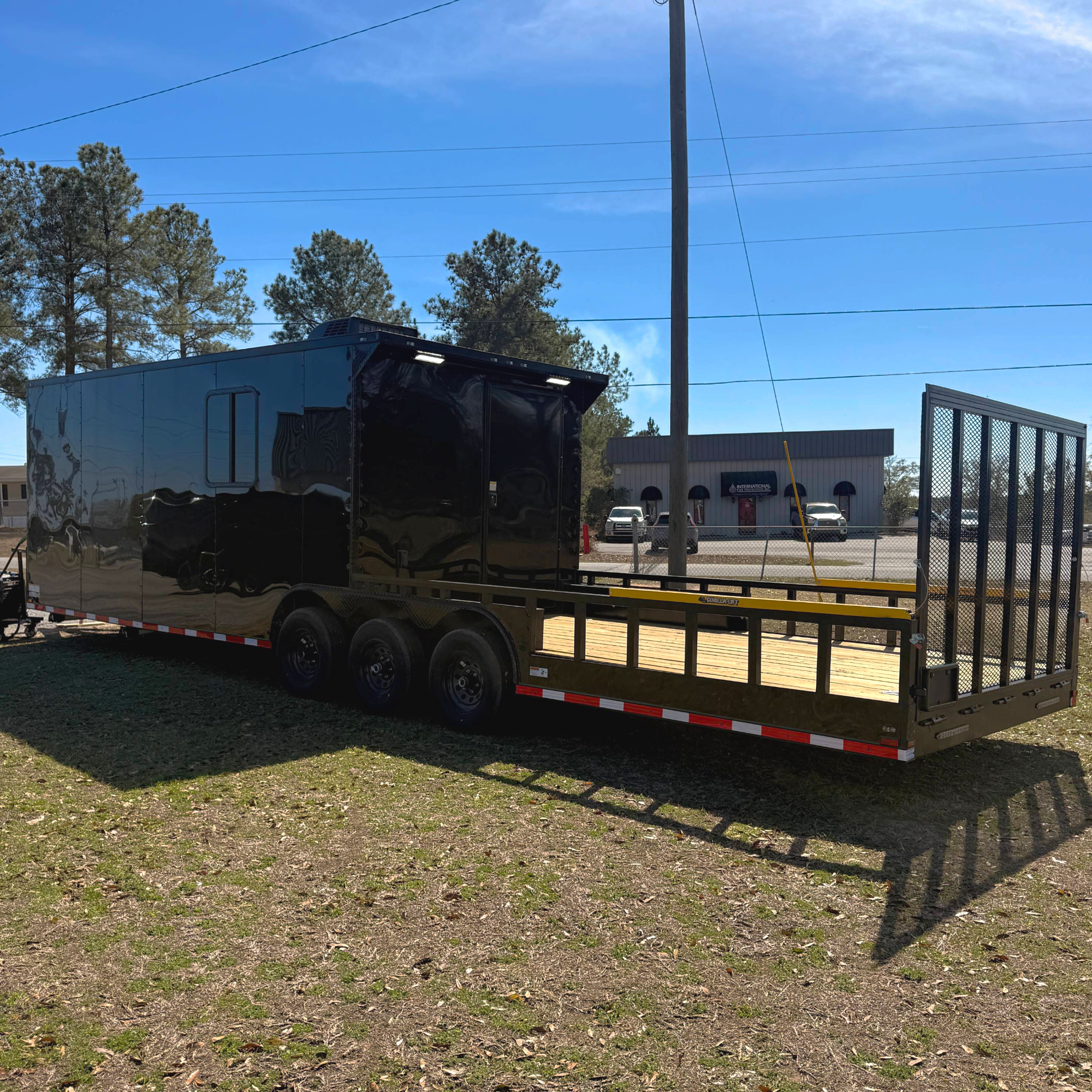 8.5X32TTA3 Black Hybrid Trailer