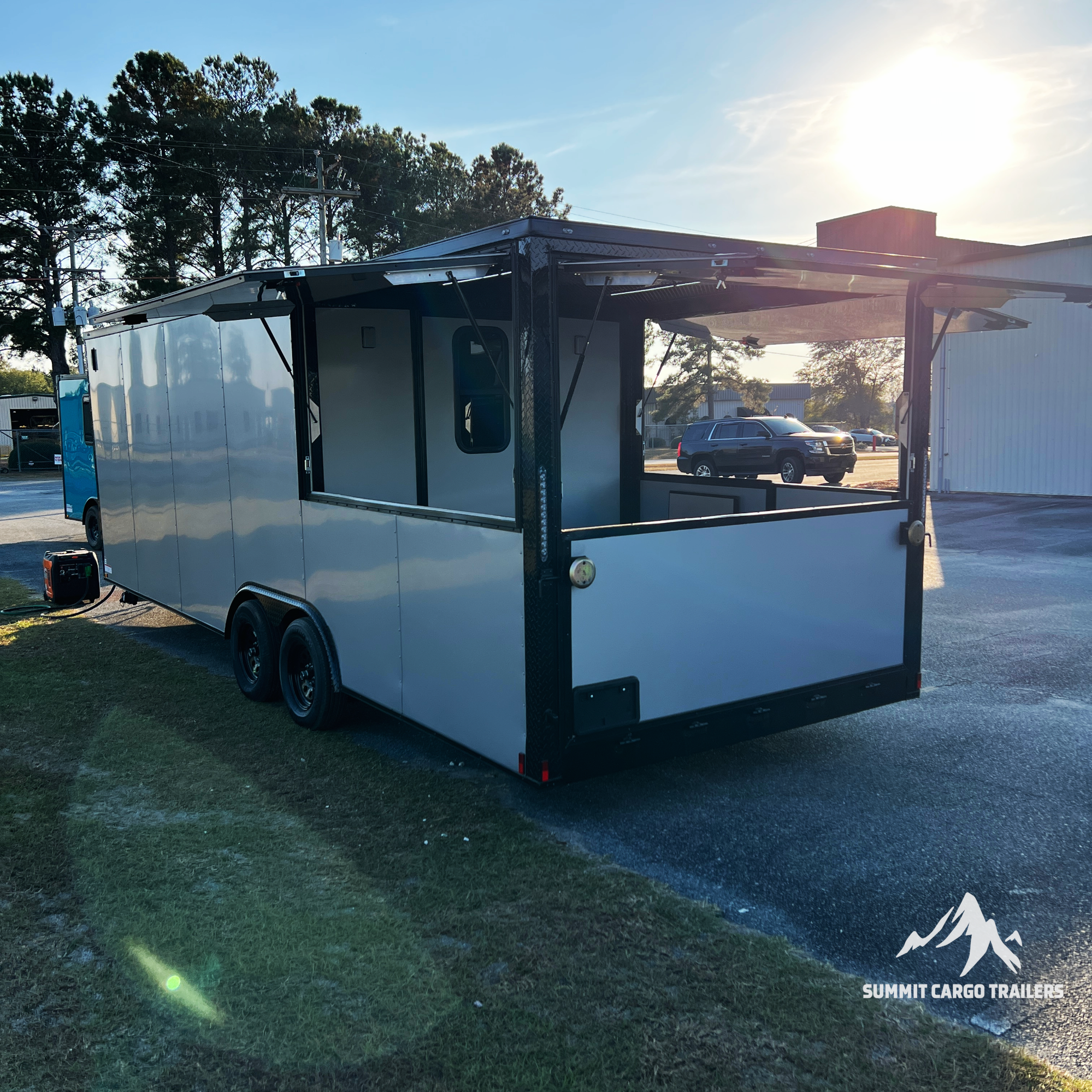 8.5X24TA Silver Porch Gullwing Trailer