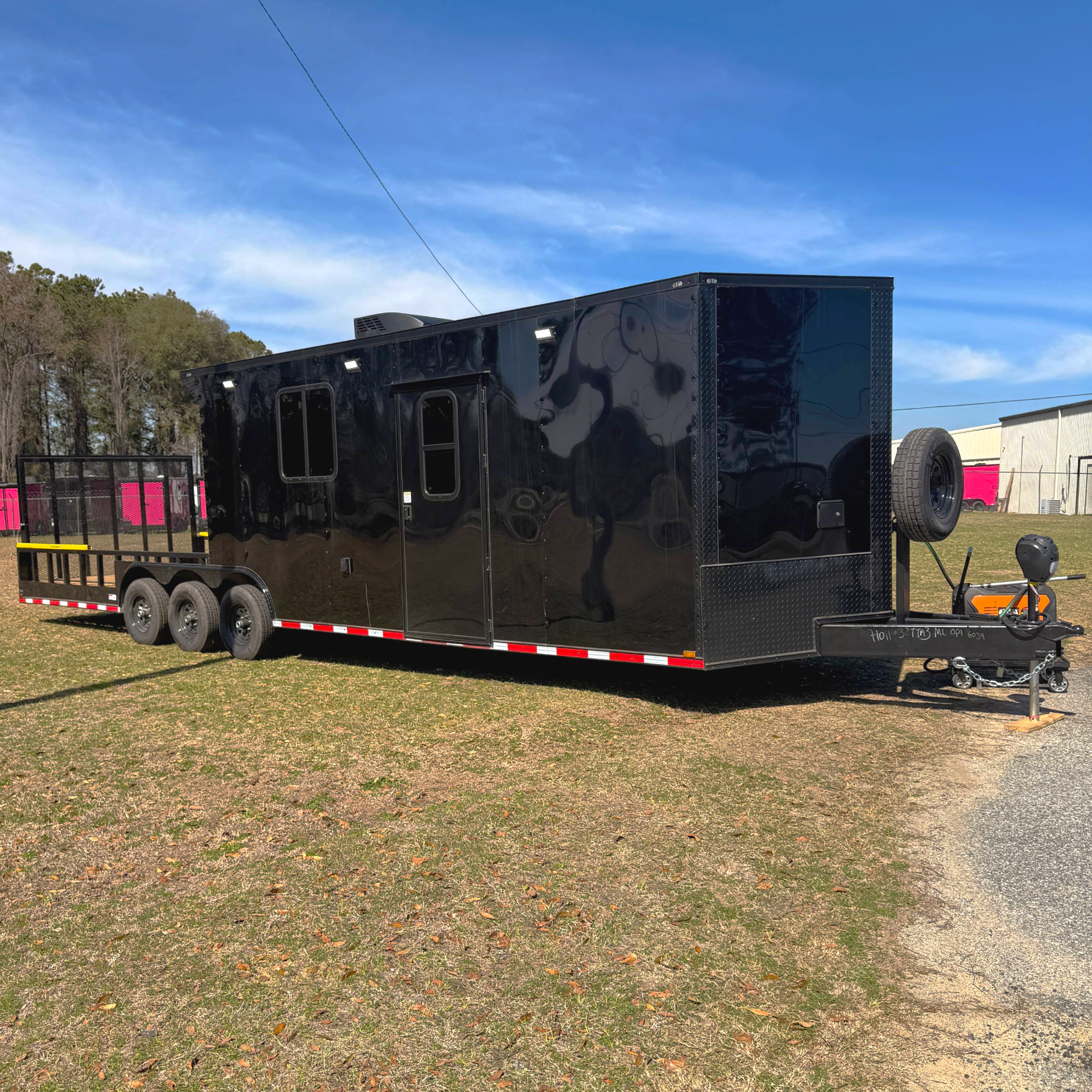 8.5X32TTA3 Black Hybrid Trailer