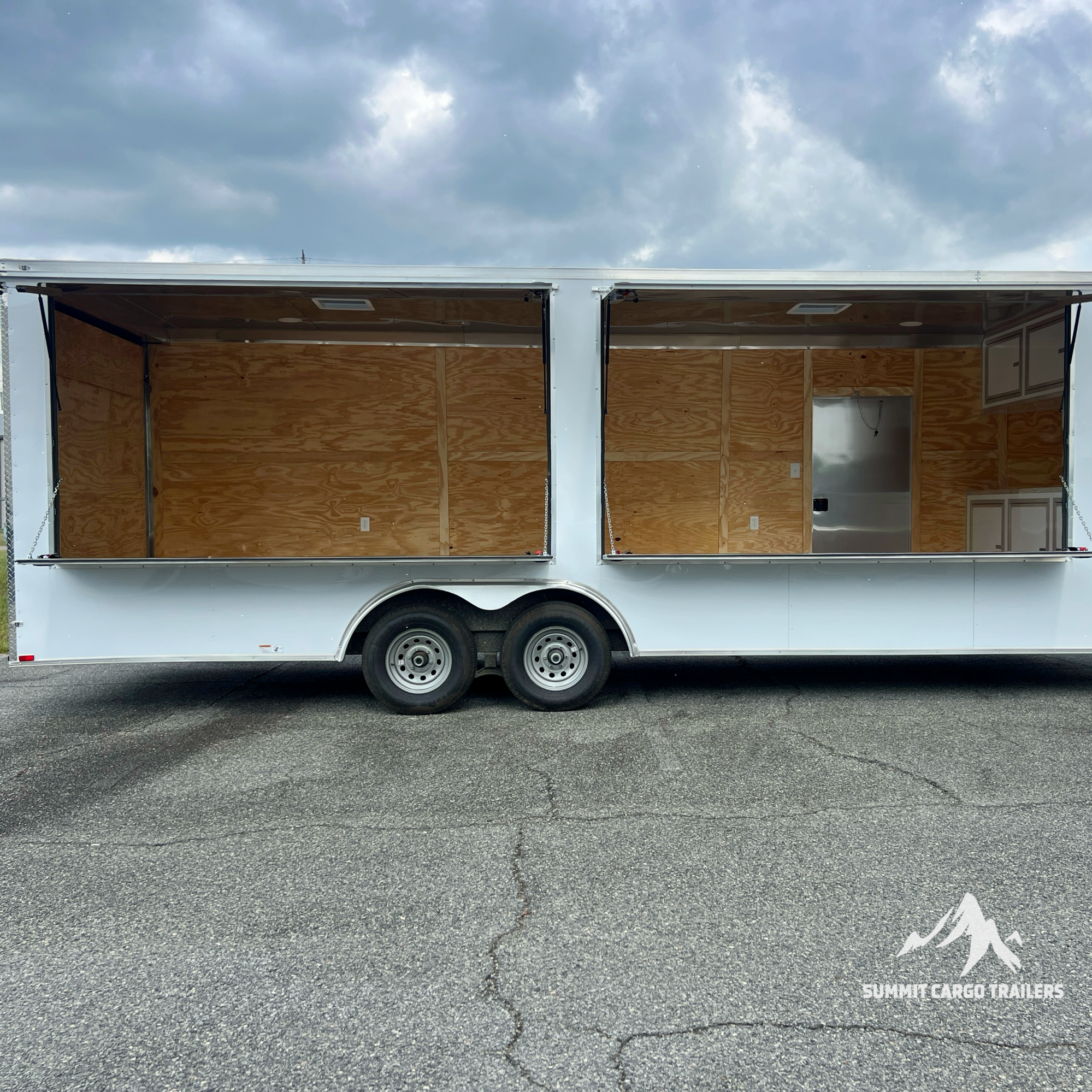 8.5X24TA3 White Gullwing Vendor Trailer