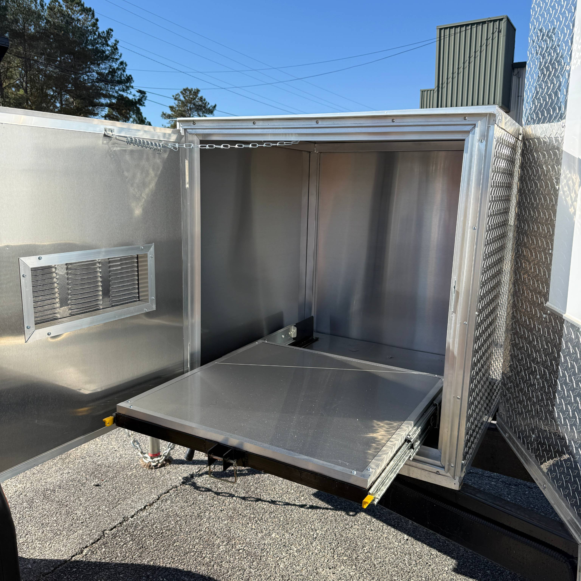 8.5X24TA3 White Gullwing Vendor Trailer