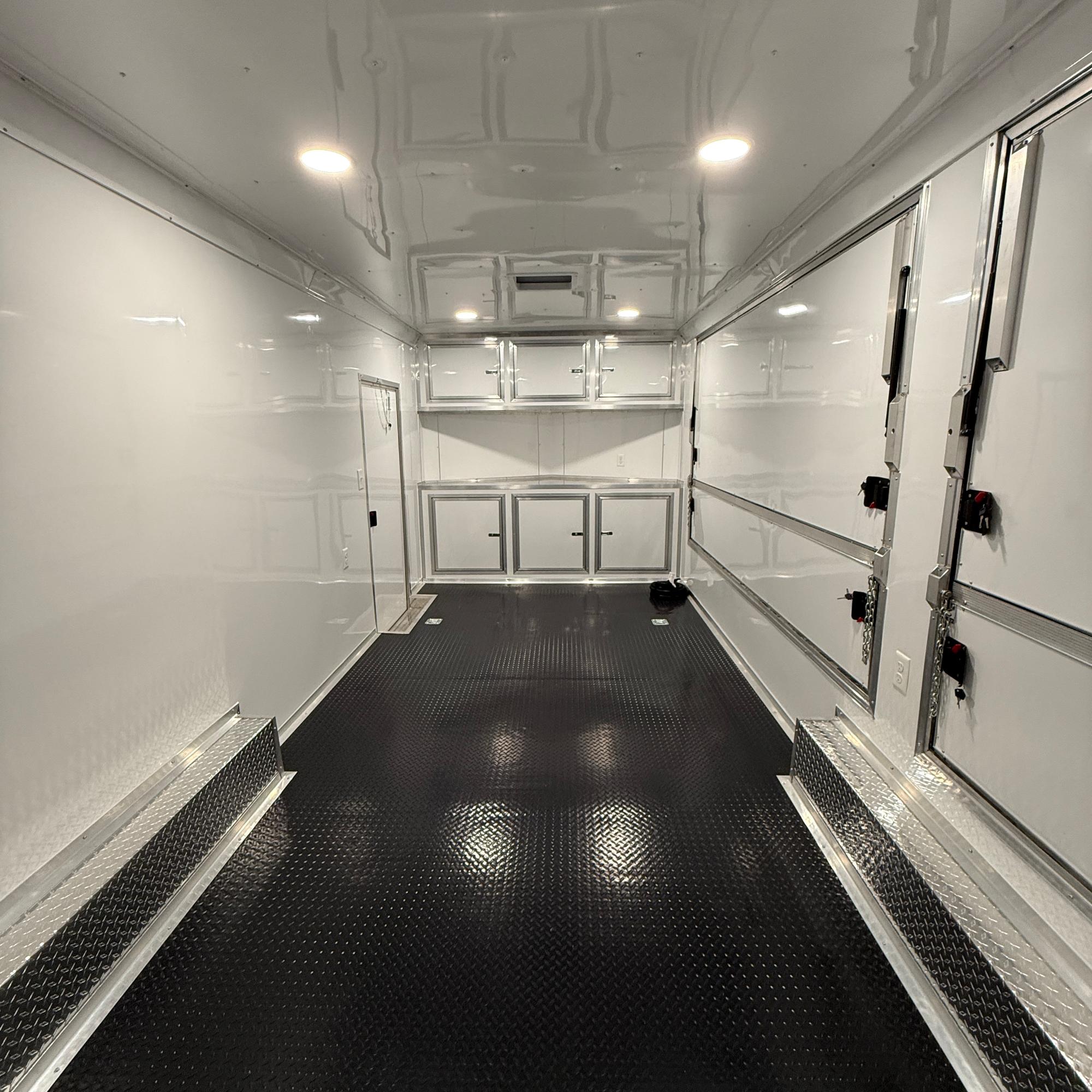 8.5X24TA3 White Gullwing Vendor Trailer