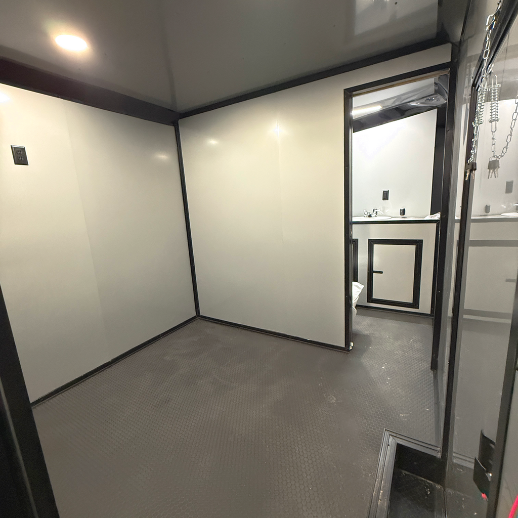 8.5X32TA5 Black Gullwing Porch Trailer