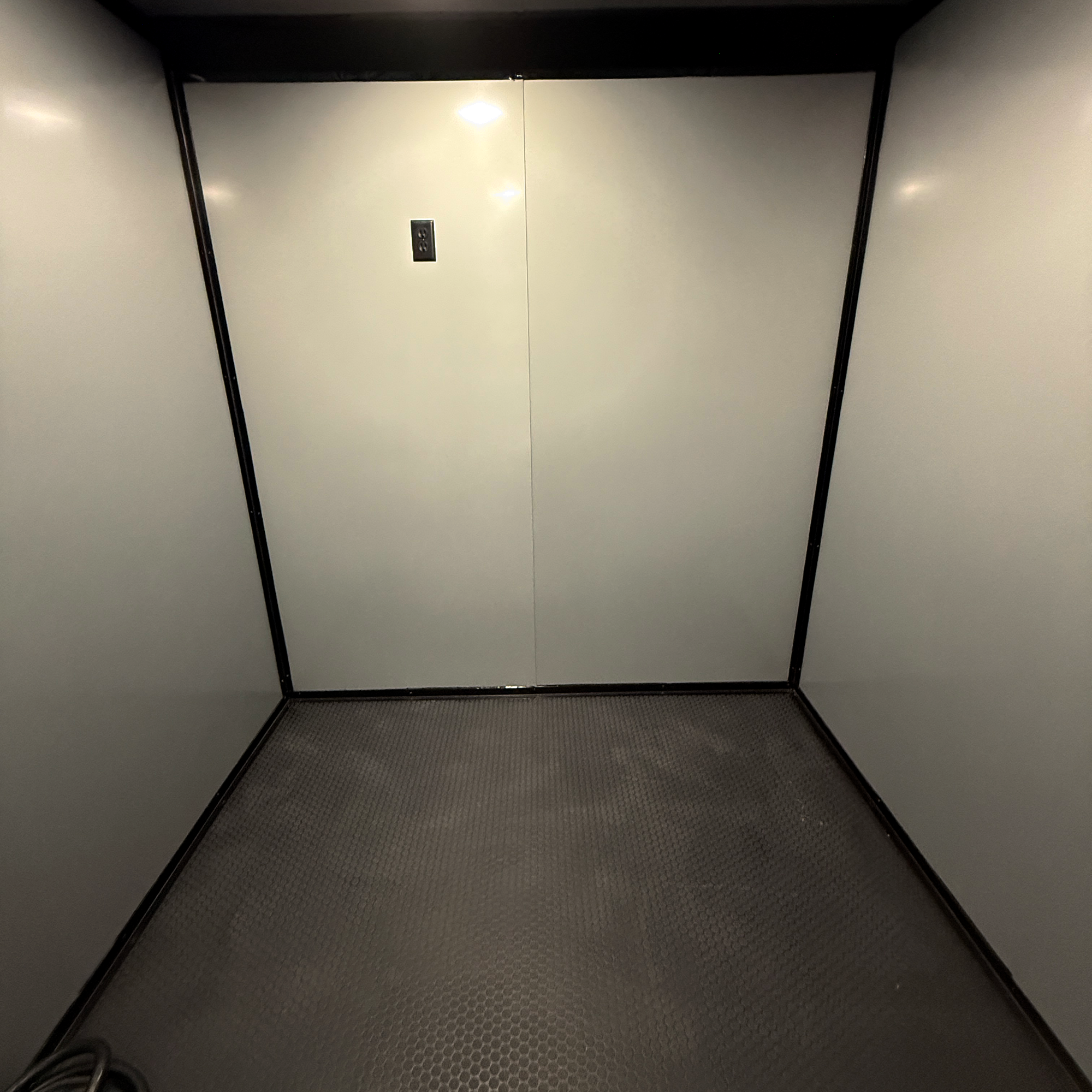 8.5X32TA5 Black Gullwing Porch Trailer