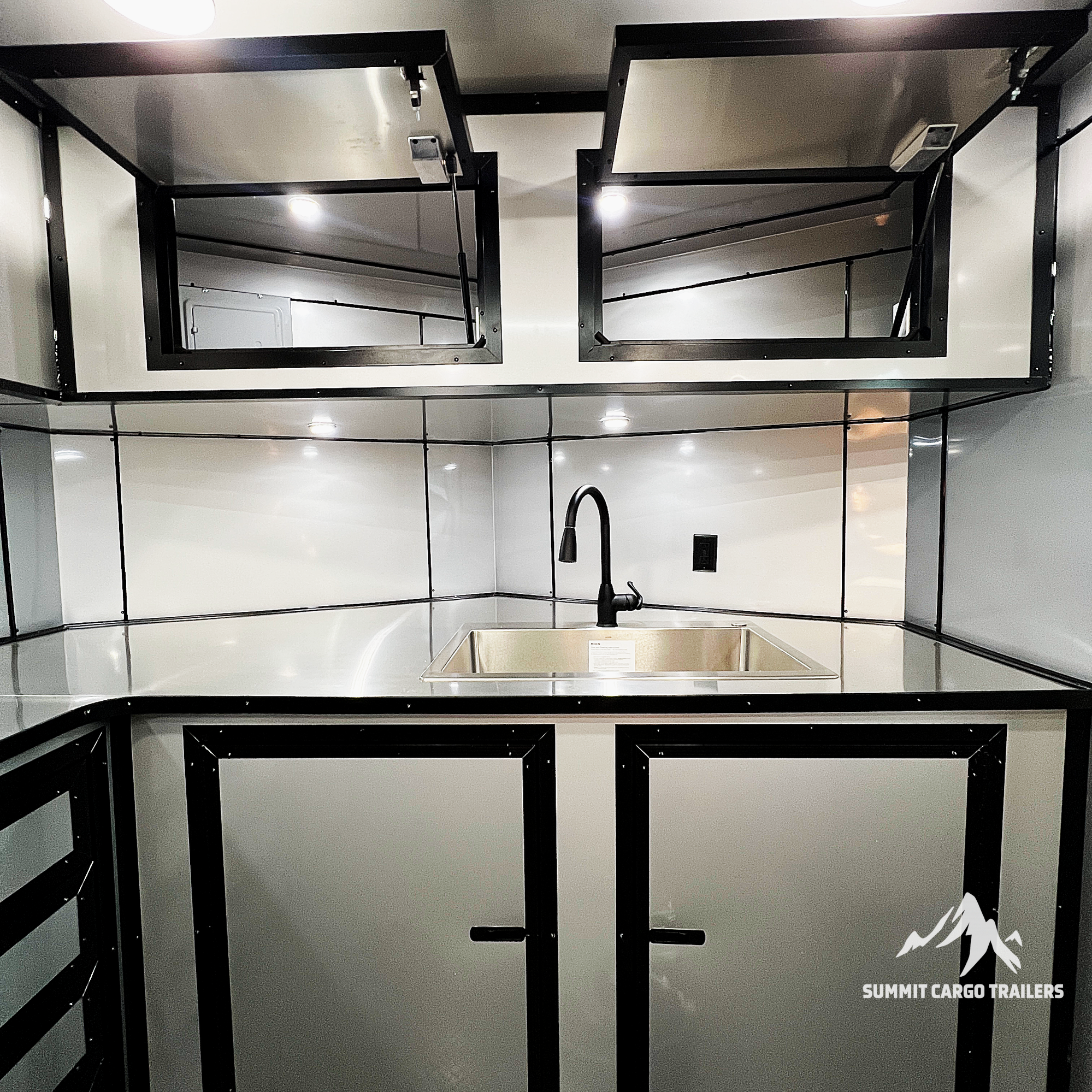 8.5X24TA Silver Porch Gullwing Trailer