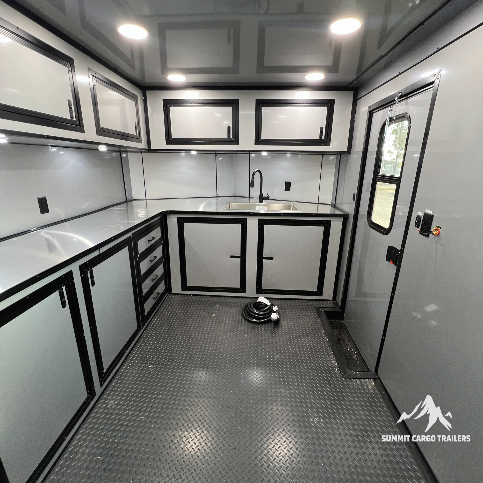 8.5X24TA Silver Porch Gullwing Trailer