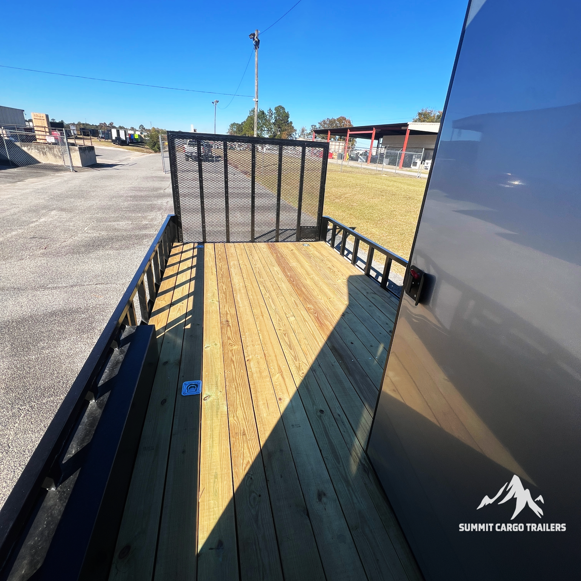 8.5X32TA Charcoal Hybrid Trailer