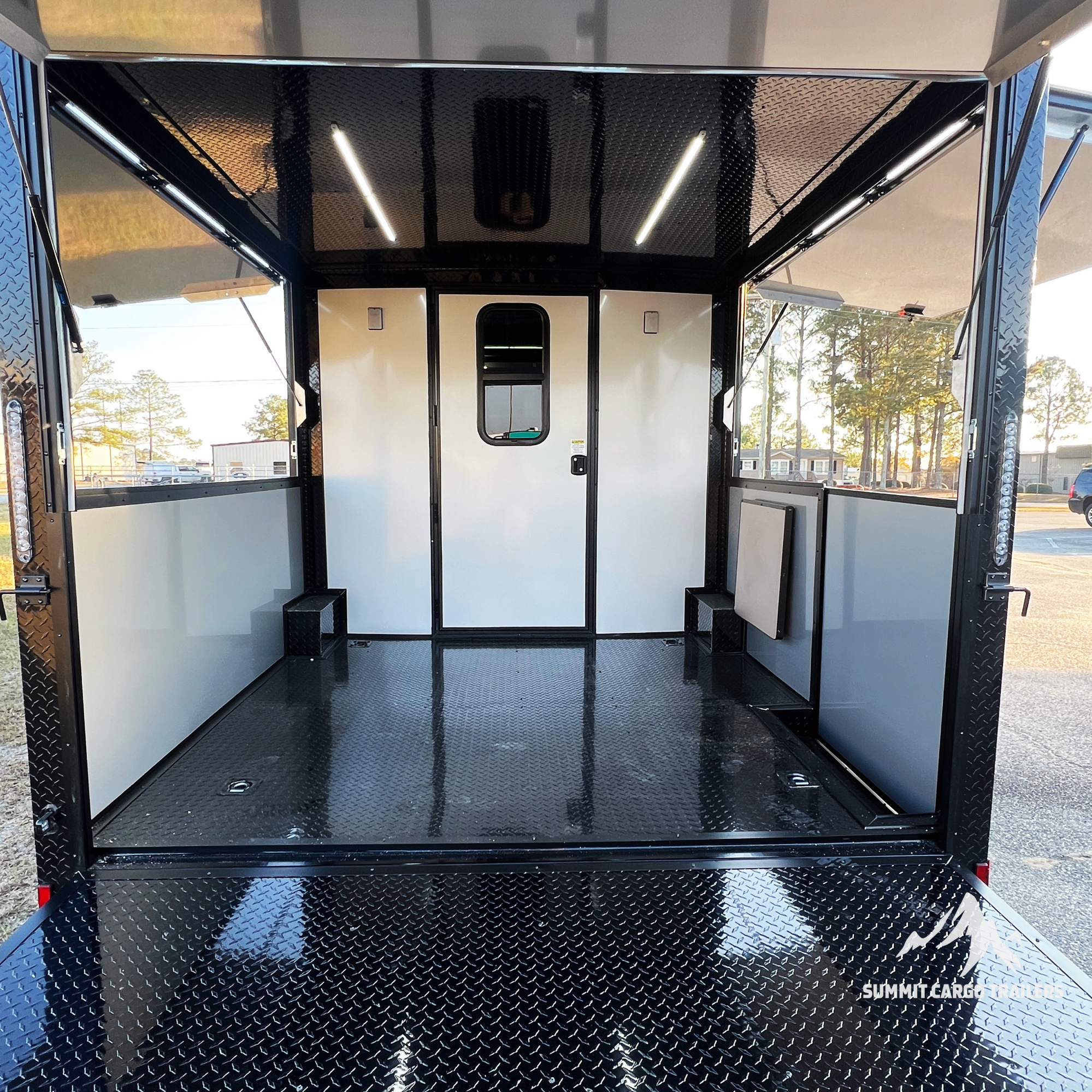 8.5X24TA Silver Porch Gullwing Trailer
