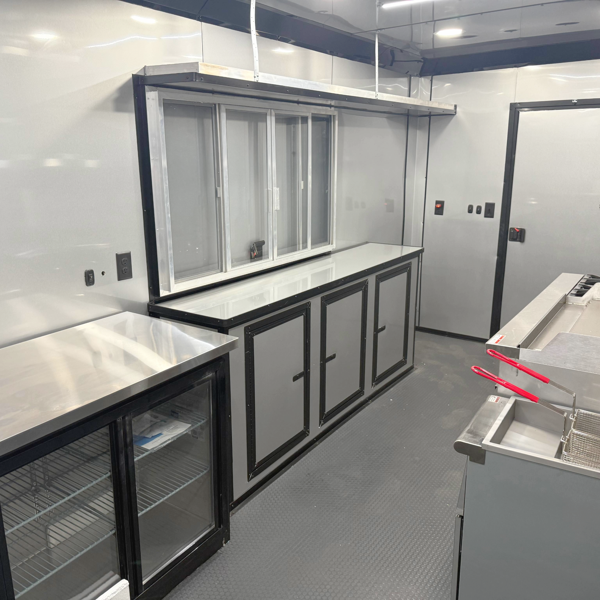 8.5X18TA3 White Concession Trailer