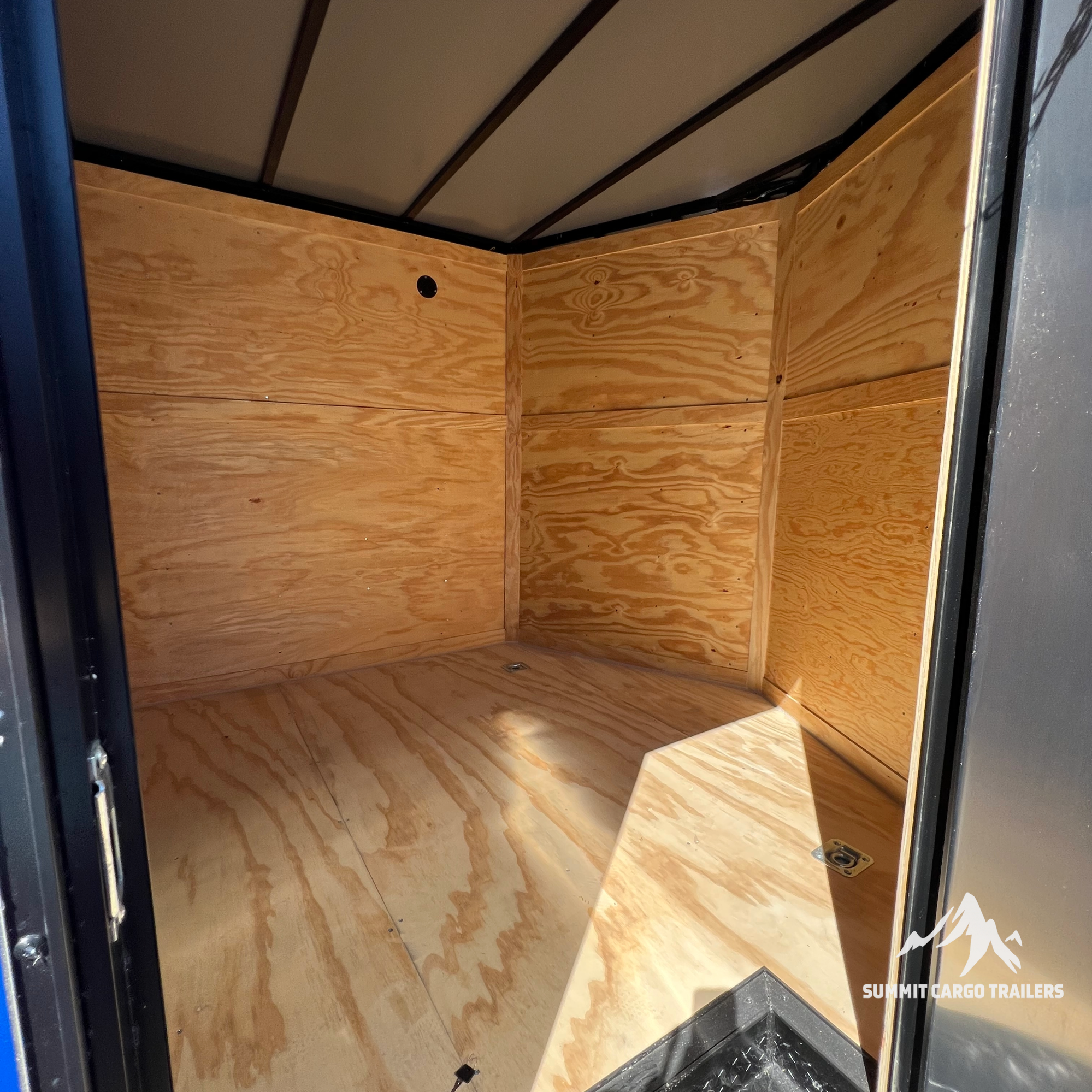 8.5X26TA3 Blue Car Hauler Trailer