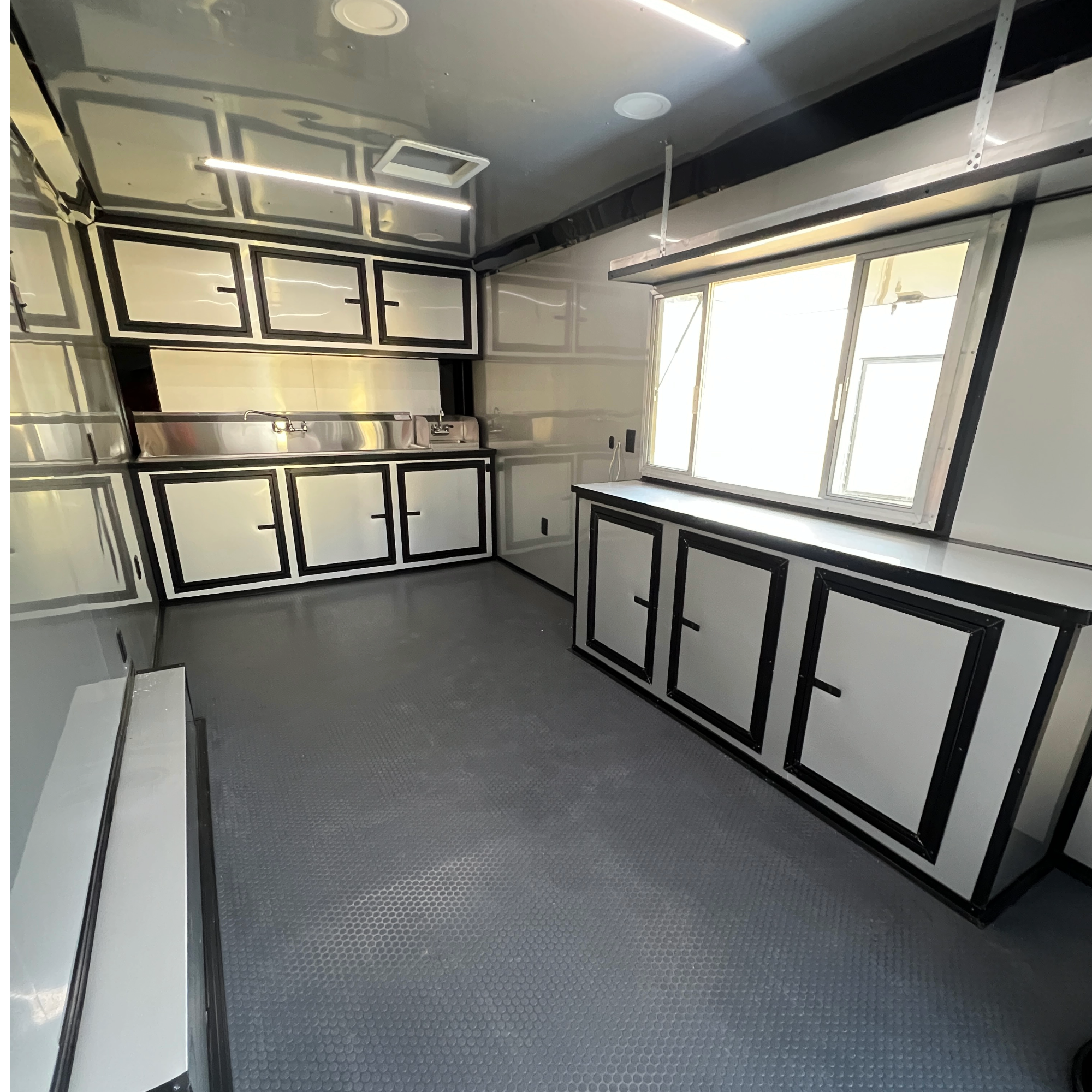 8.5X18TA3 White Concession Trailer