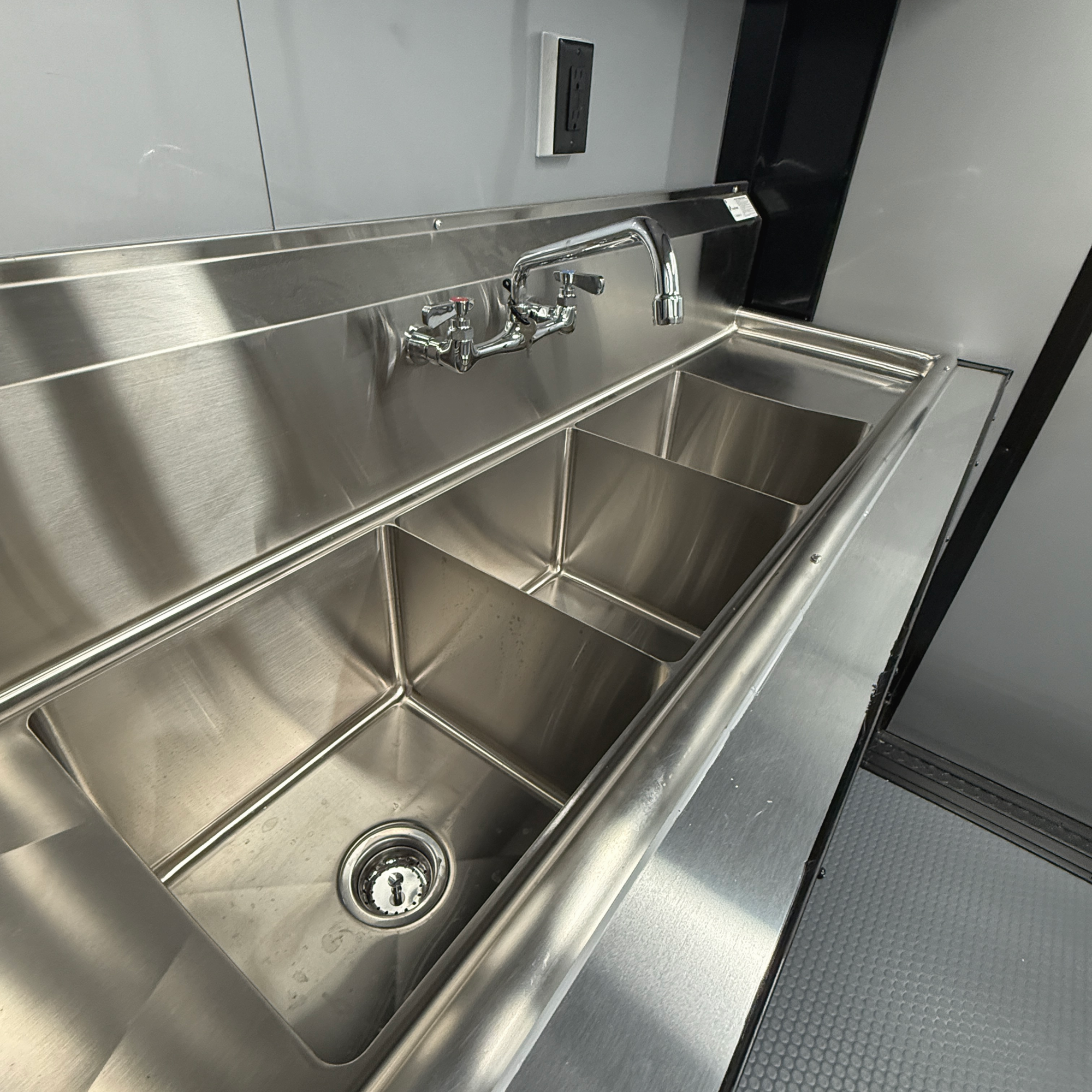 8.5X24TA3 Blue Concession Porch Trailer