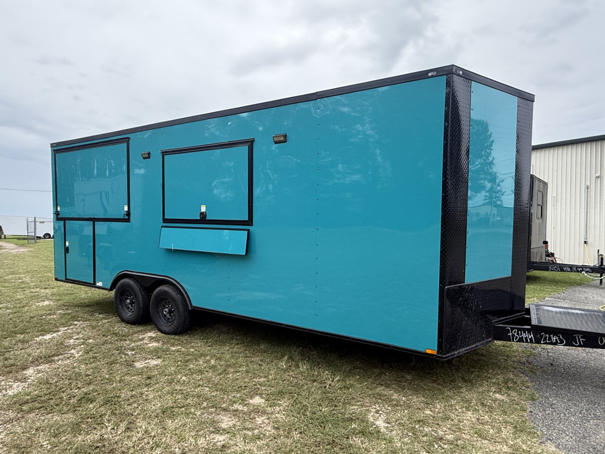 Remolque para barbacoa de 8.5x22 con puertas de ala de gaviota en venta | $28,500